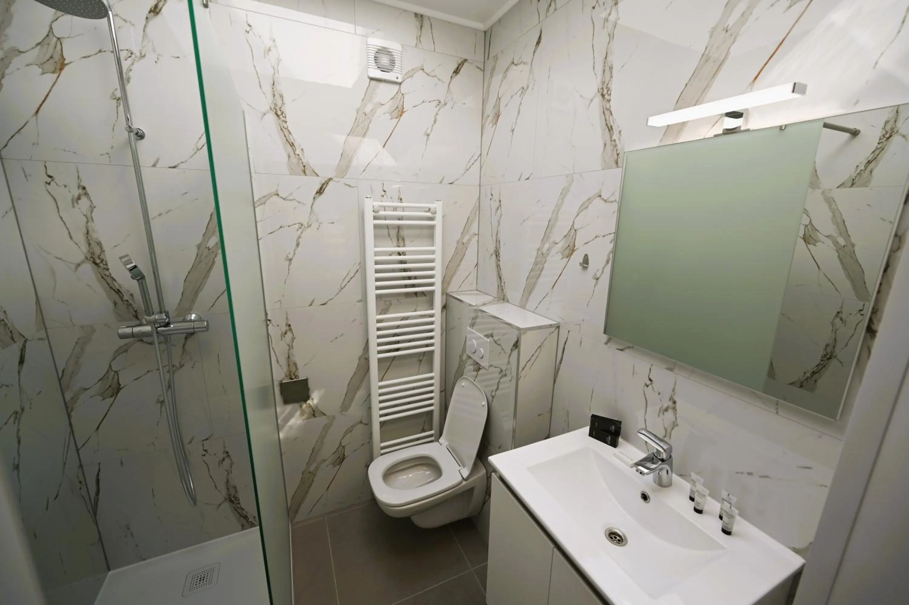 Shower in Cesar Palace