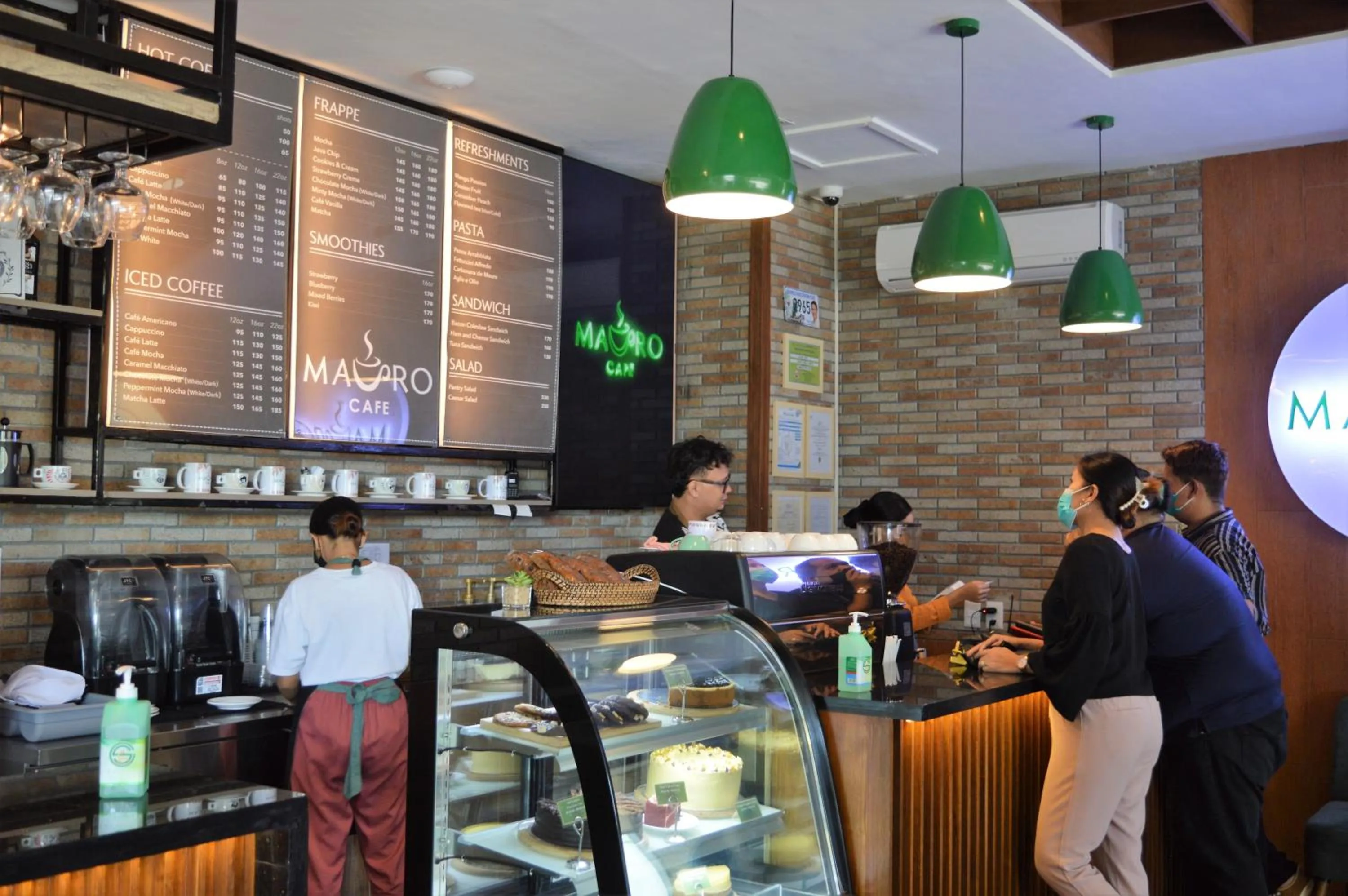 Coffee/tea facilities in Carlosta Hotel