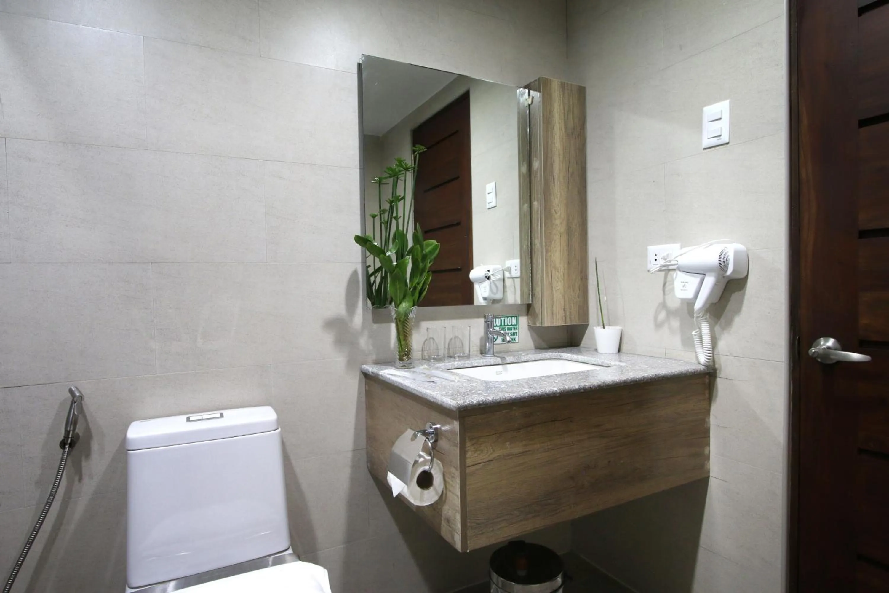 Shower in Carlosta Hotel