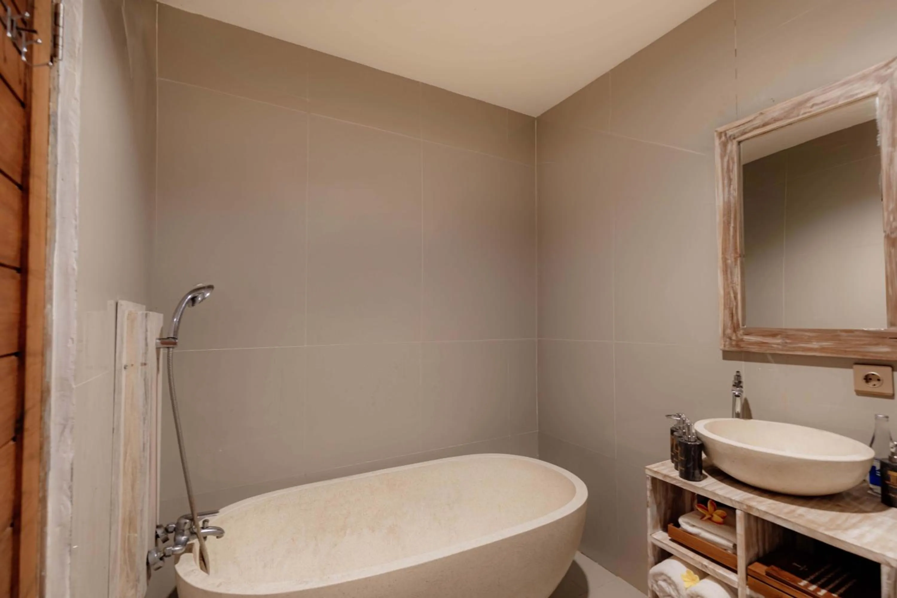 Toilet in Tanta Escape