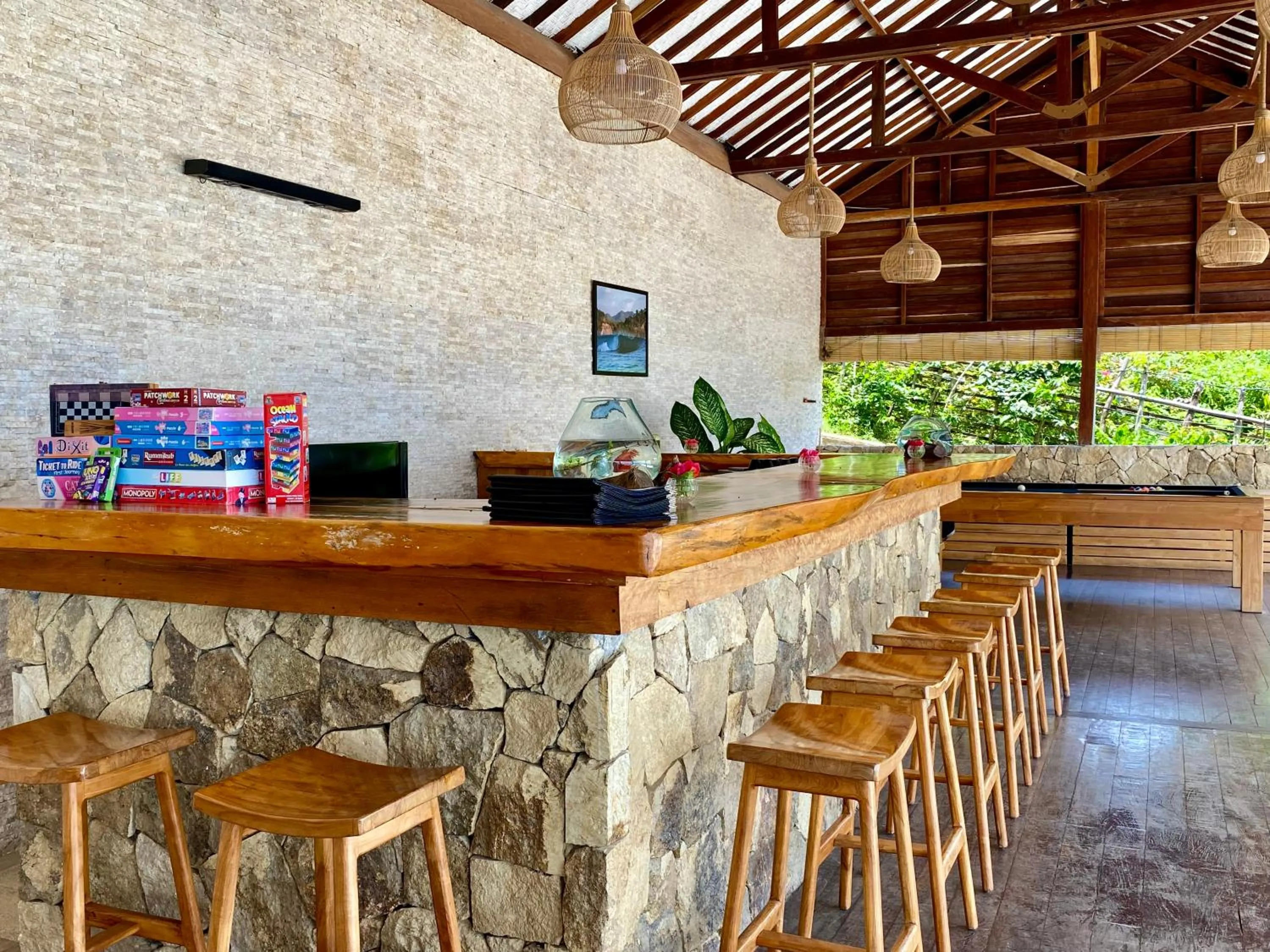 Restaurant/places to eat in KERTASARI LODGE