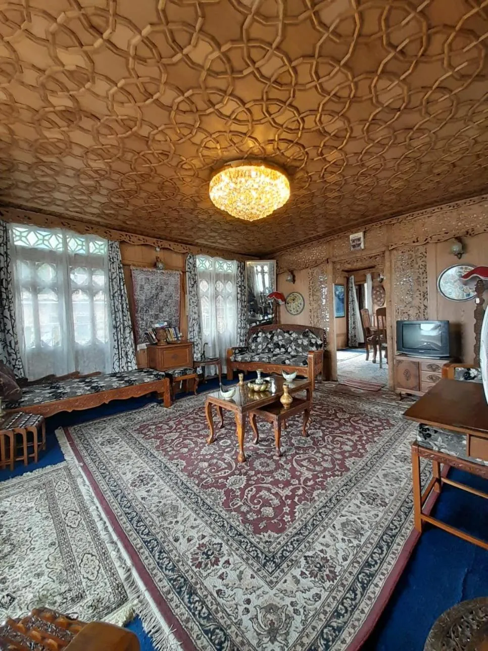 Living room in Palace Heights Houseboats