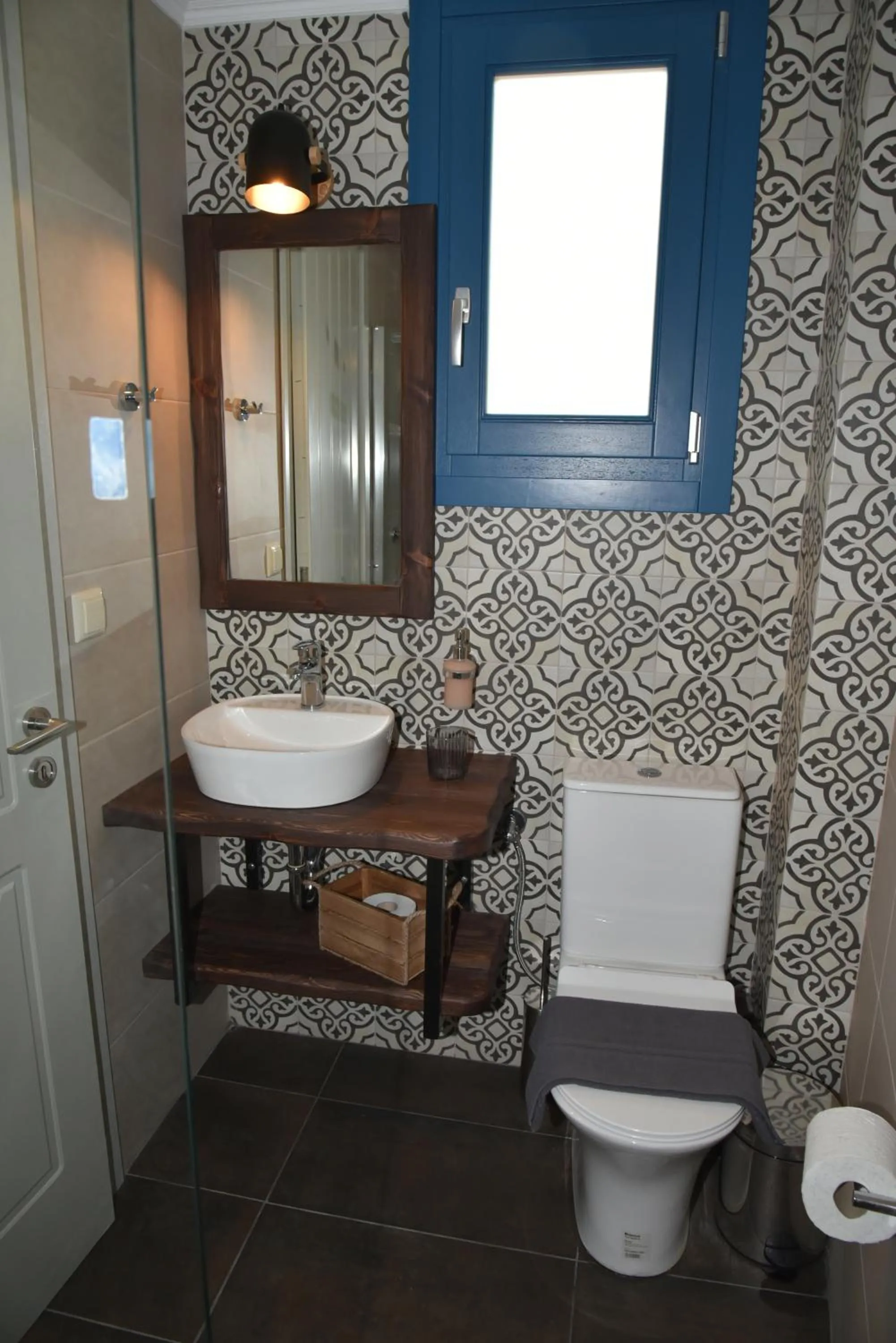 Shower in Shining Star Petra