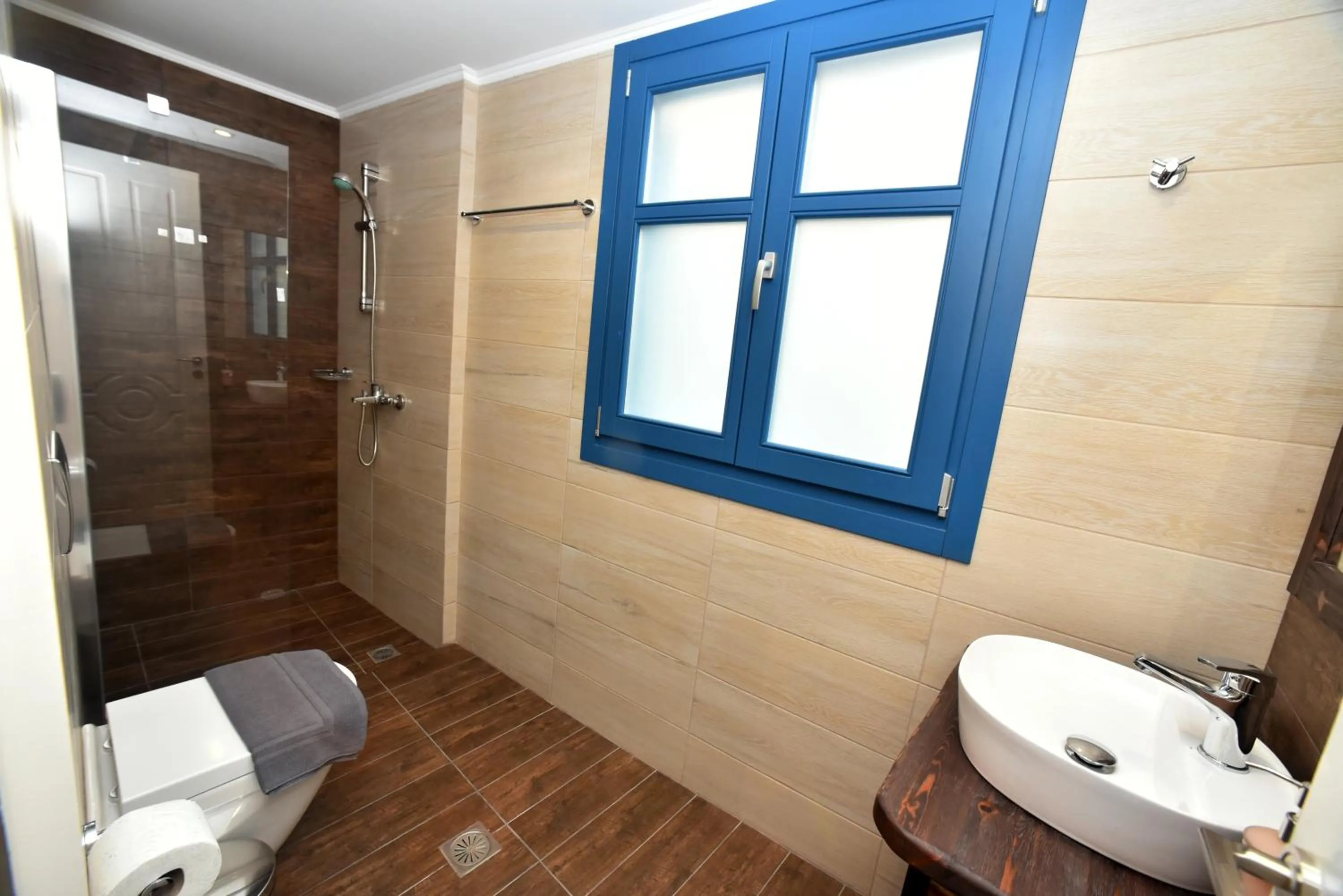 Shower in Shining Star Petra