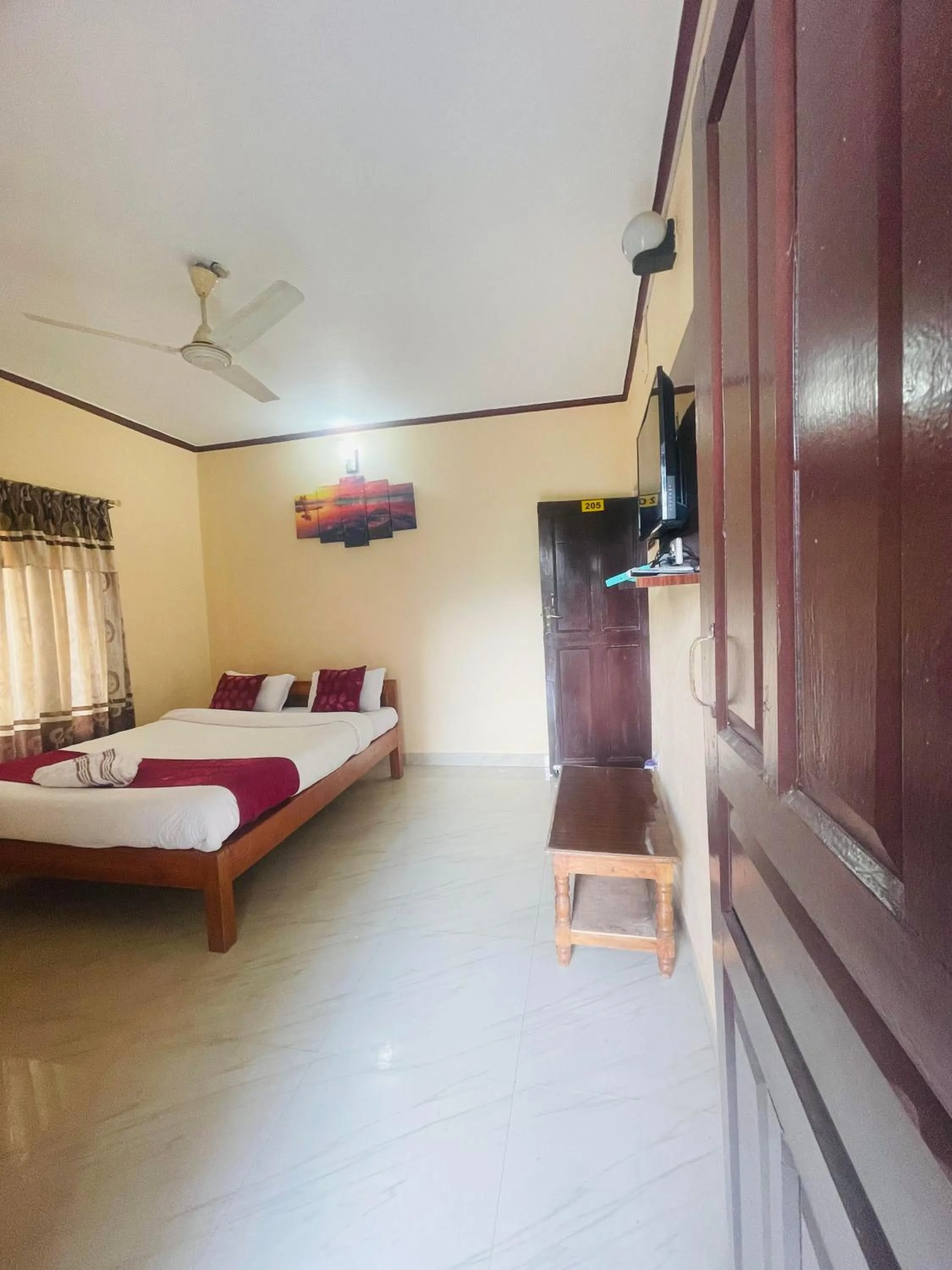 Bed in Hotel Peace Ganga Inn