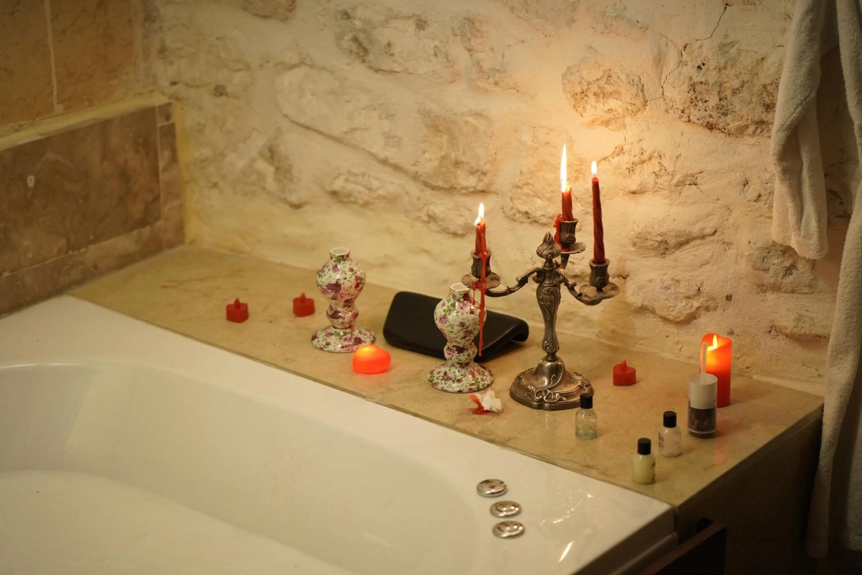 Hot Tub in BABIL ANTIQUE HOTEL