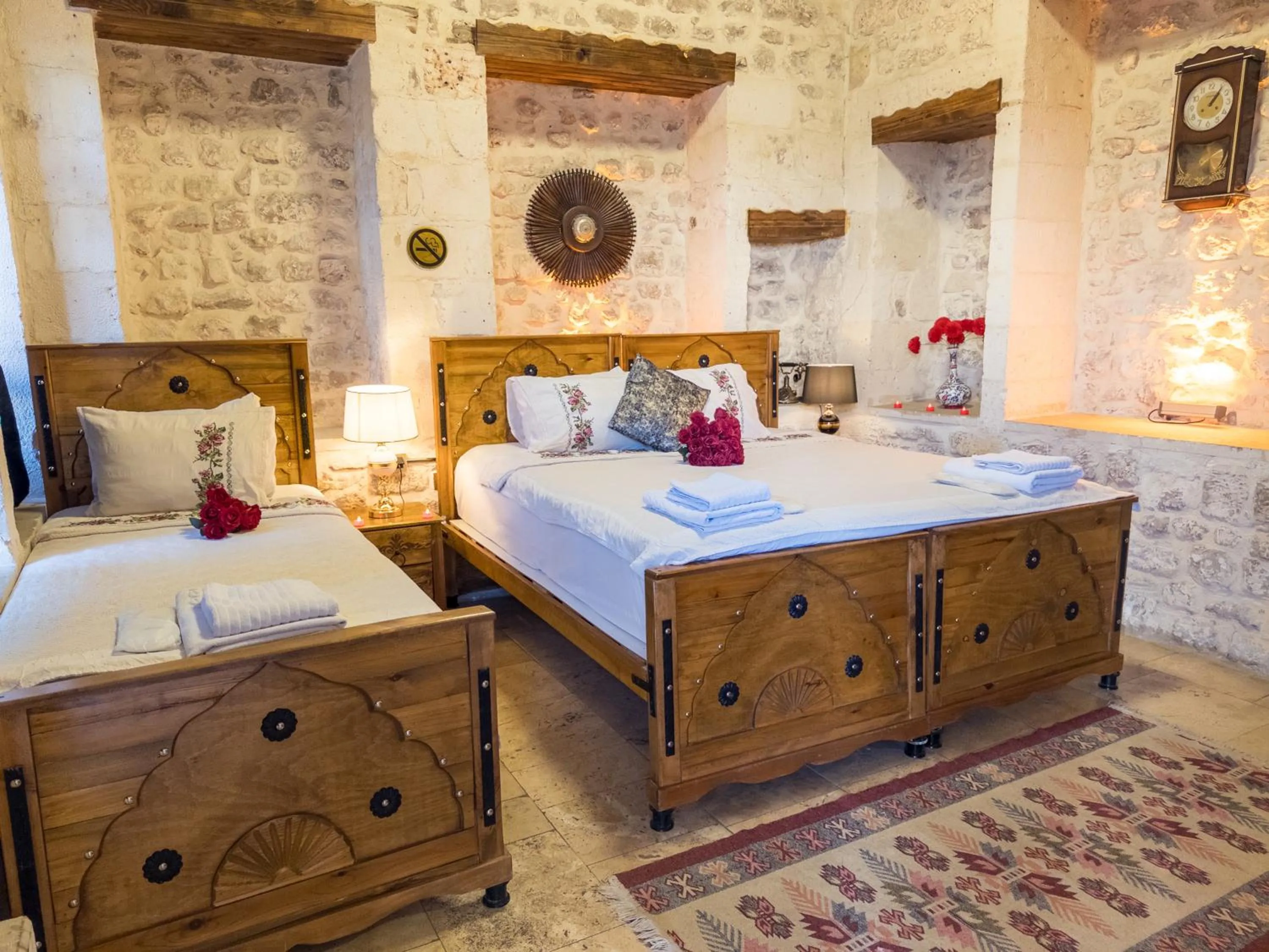 Bed in BABIL ANTIQUE HOTEL