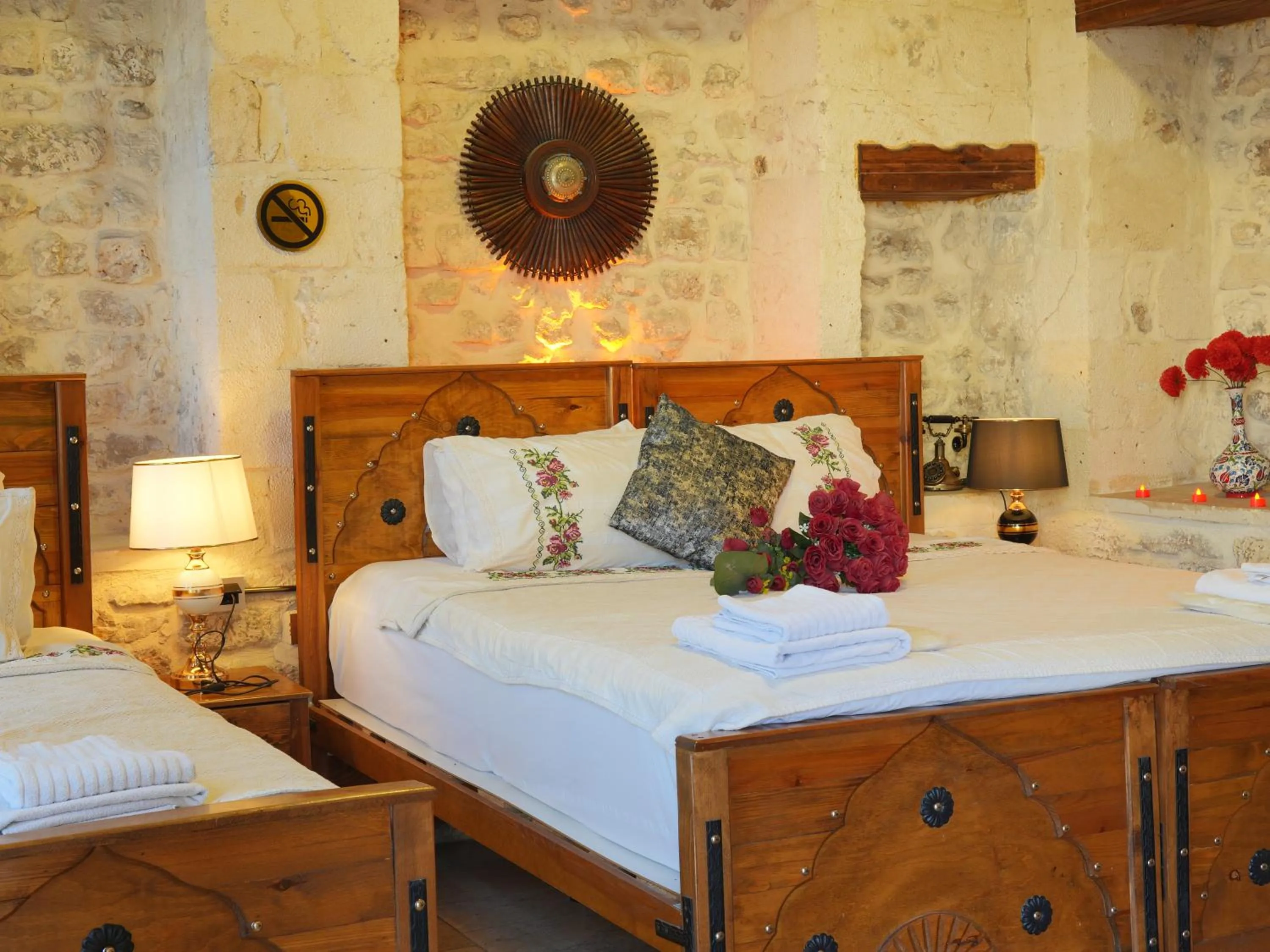 Bed in BABIL ANTIQUE HOTEL