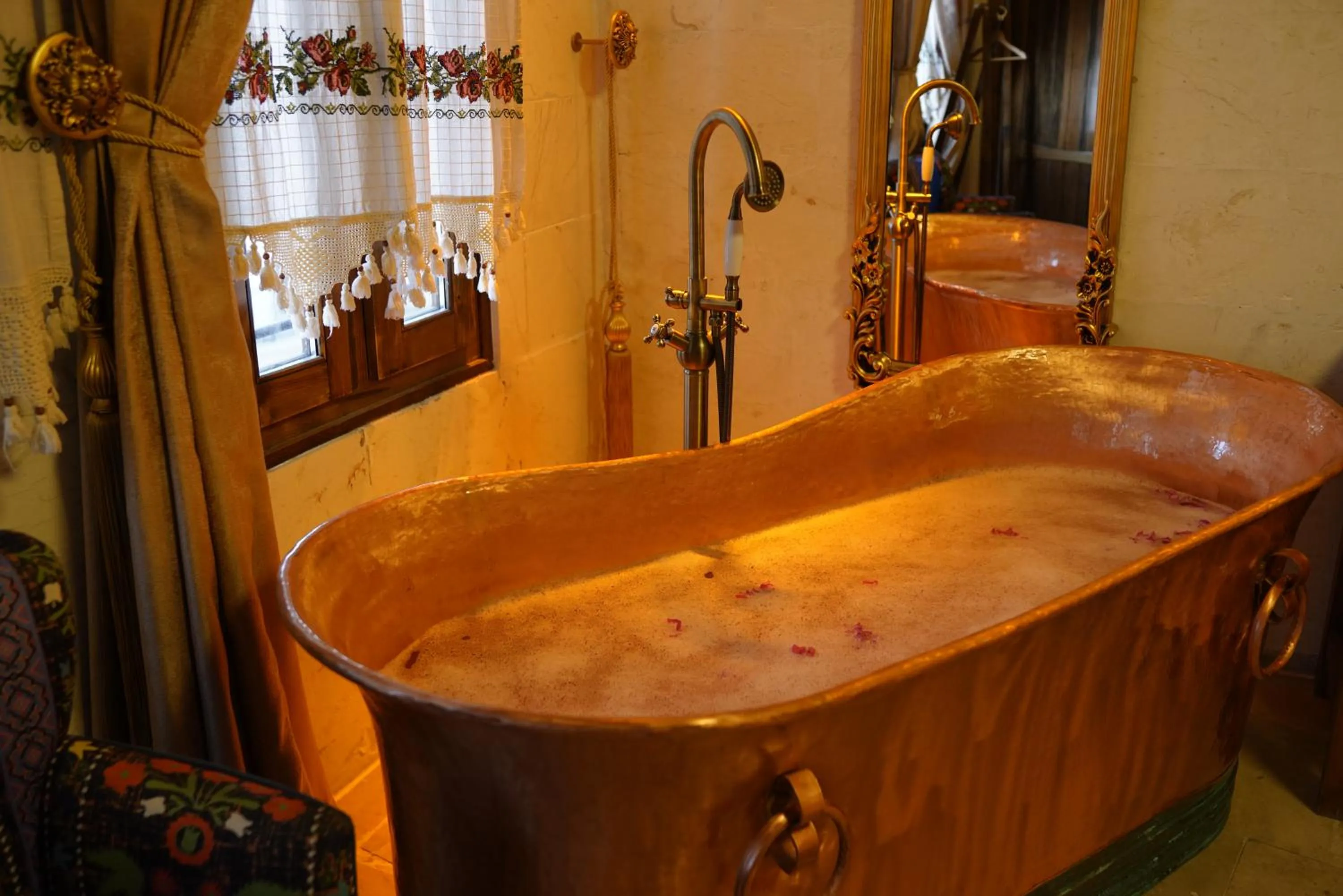 Hot Tub in BABIL ANTIQUE HOTEL