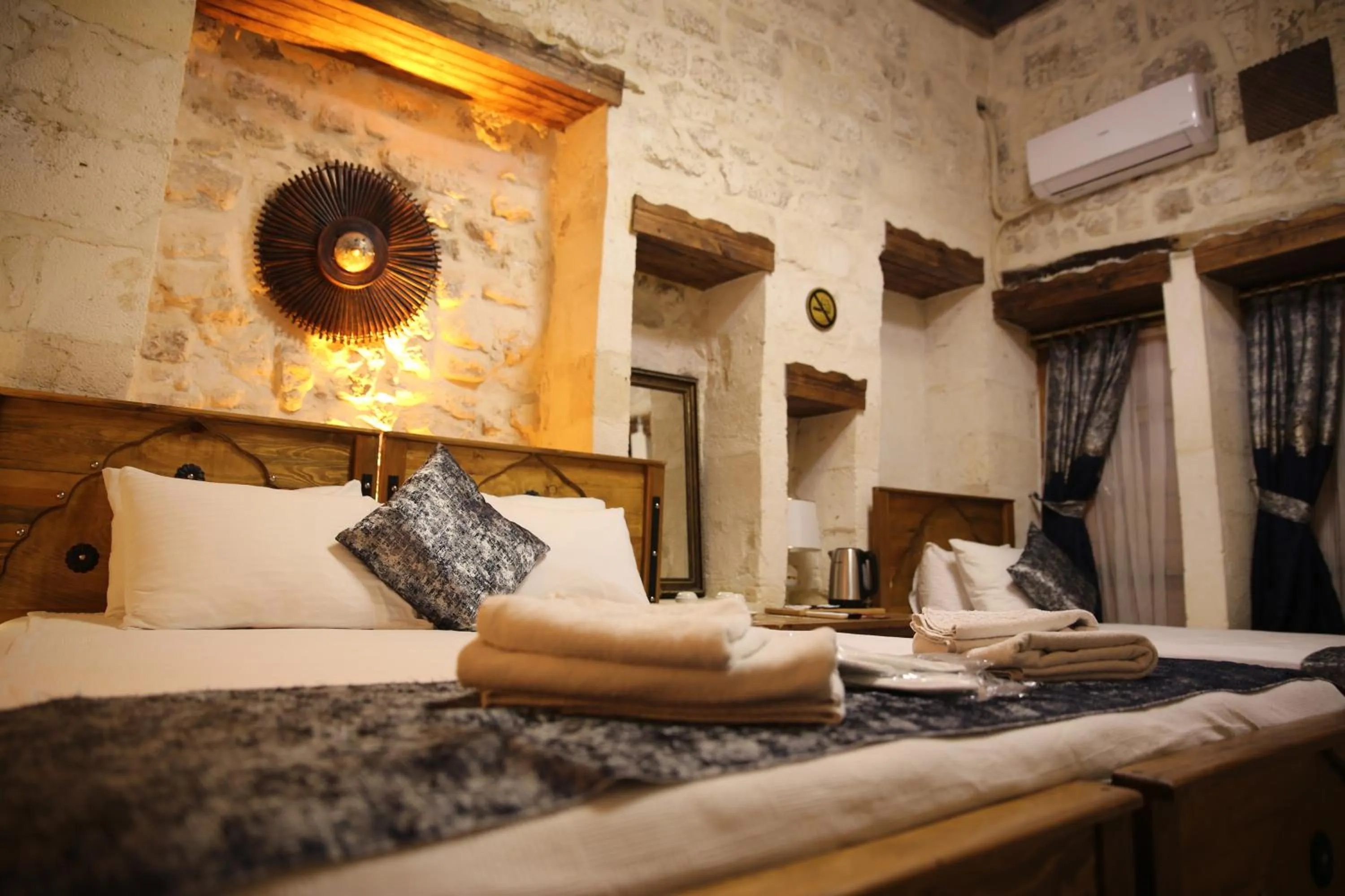 Bed in BABIL ANTIQUE HOTEL