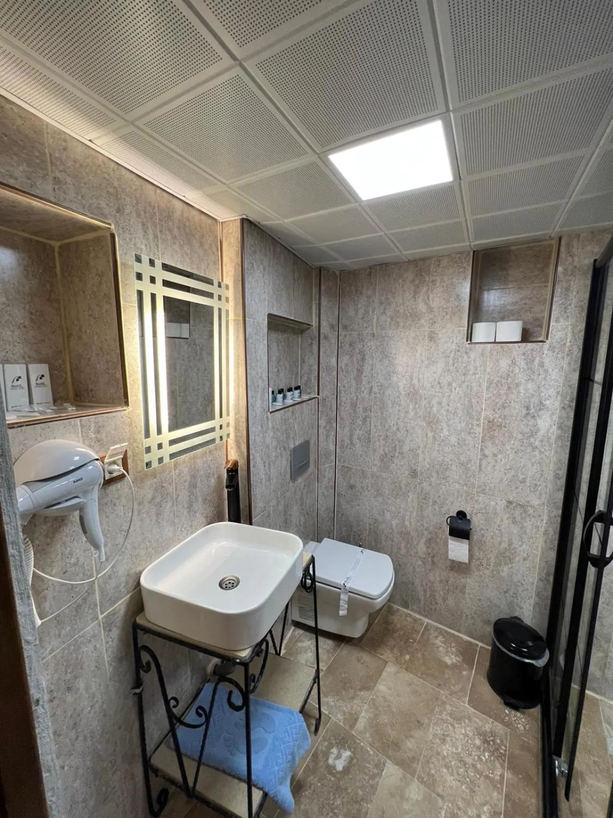 Shower in BABIL ANTIQUE HOTEL