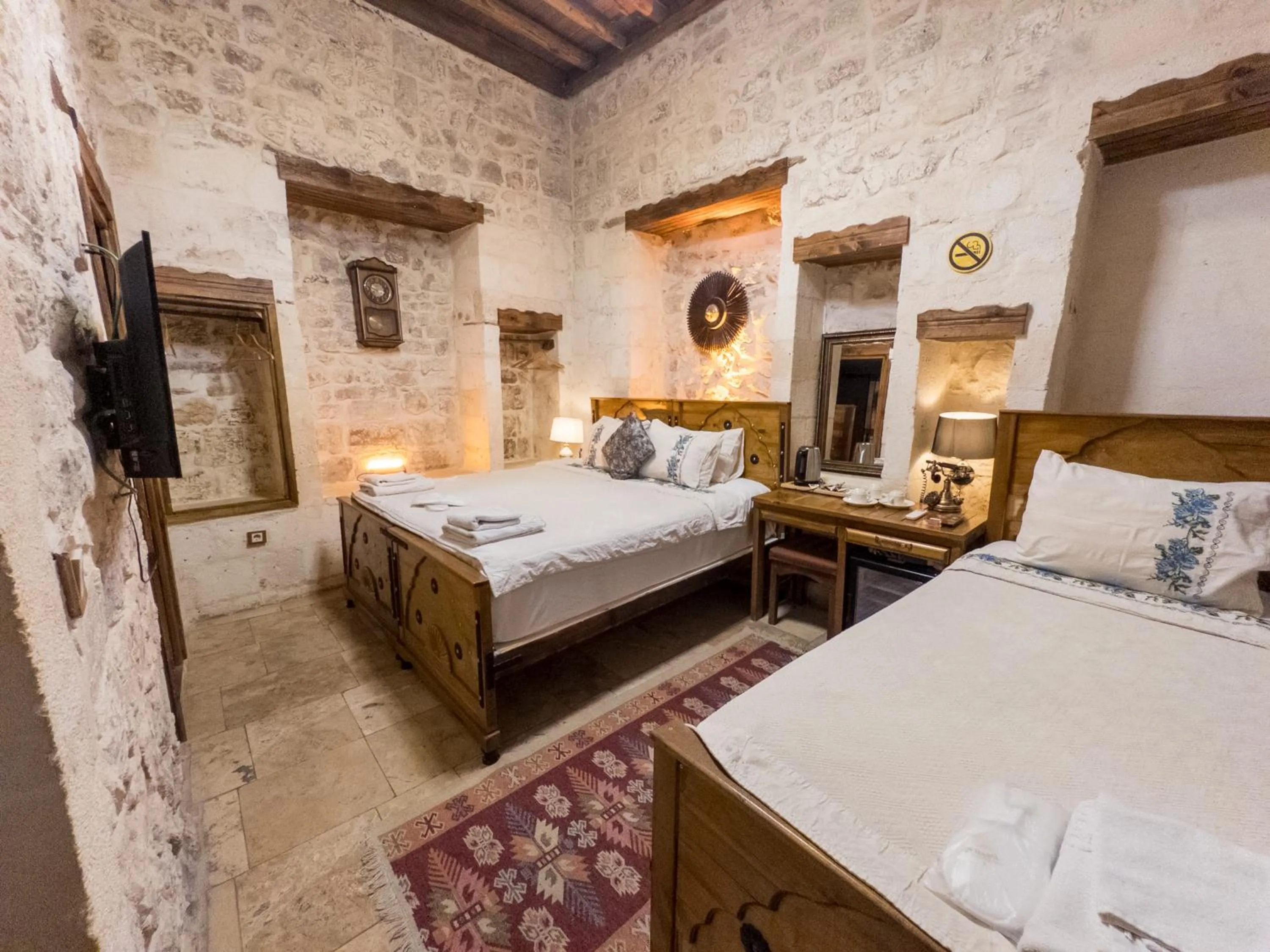 Bed in BABIL ANTIQUE HOTEL