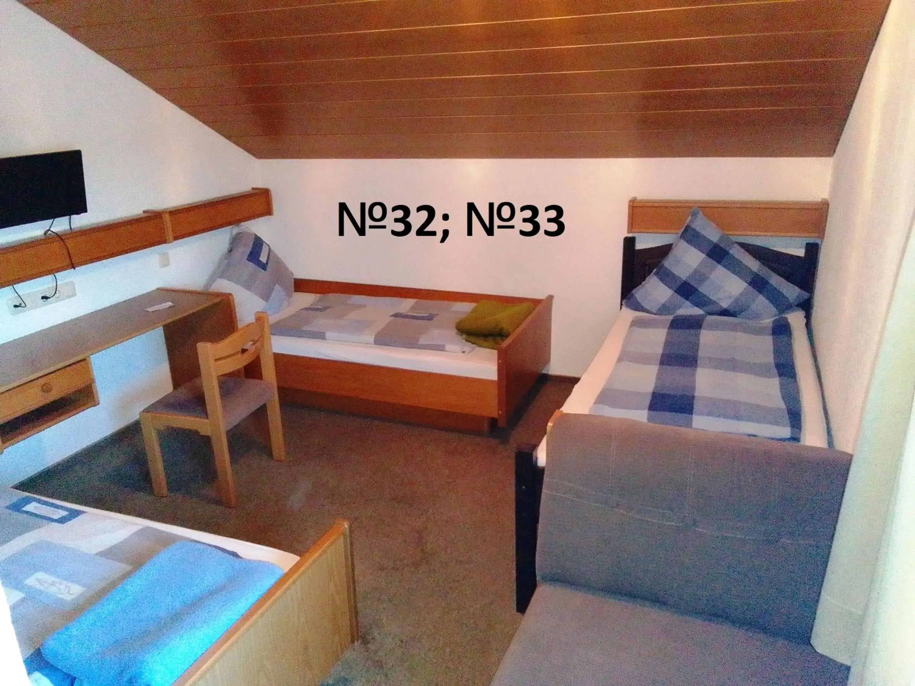 Triple Room with Private Bathroom in Pension Memminger Triple Room with Private Bathroom in Pension Memminger