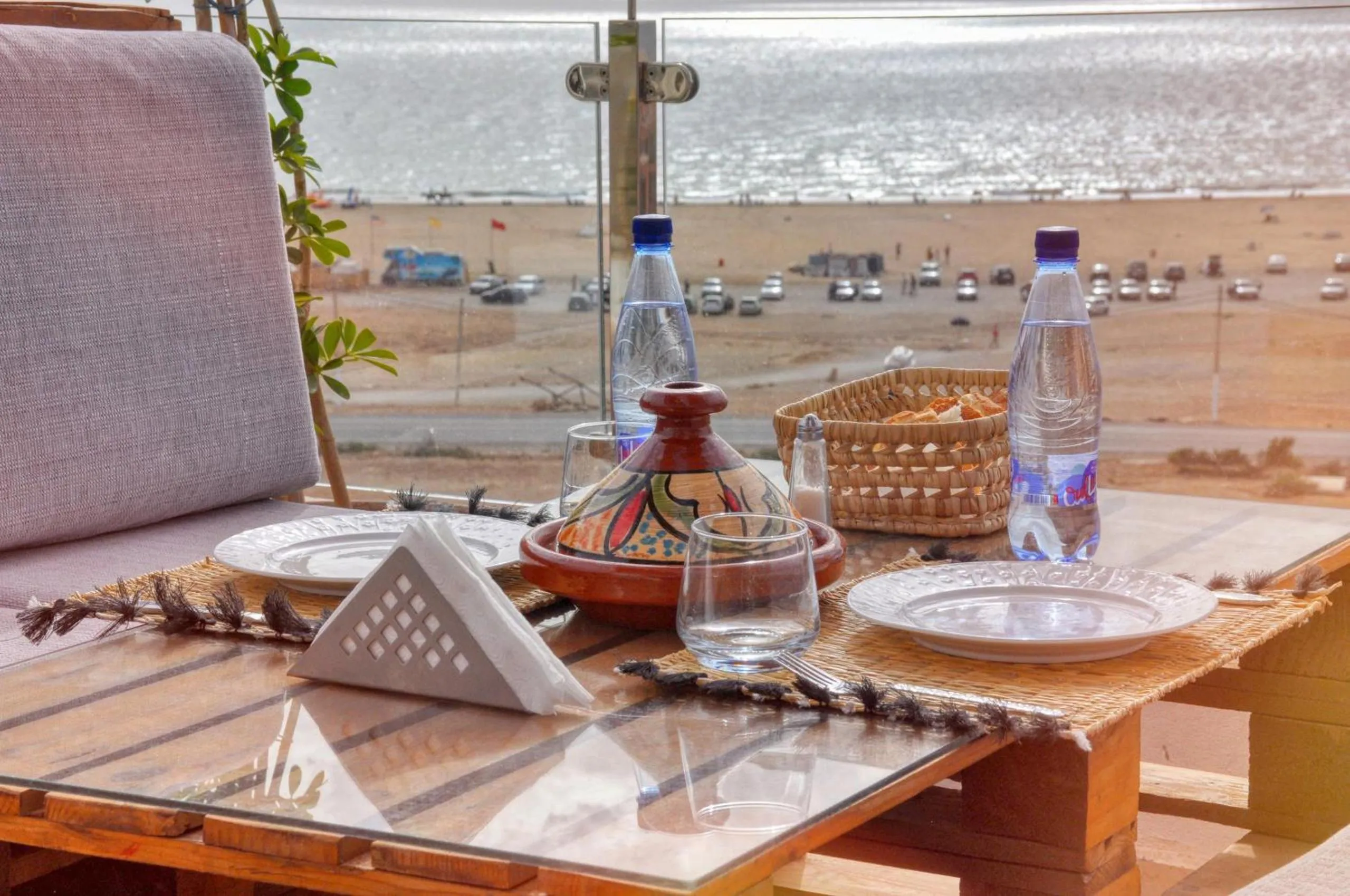 Dining area in BLUE WAVE LODGE