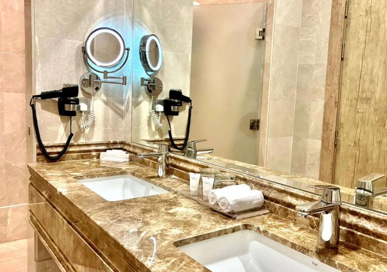 Twin Room with Mountain View - single occupancy in Waves Hotel