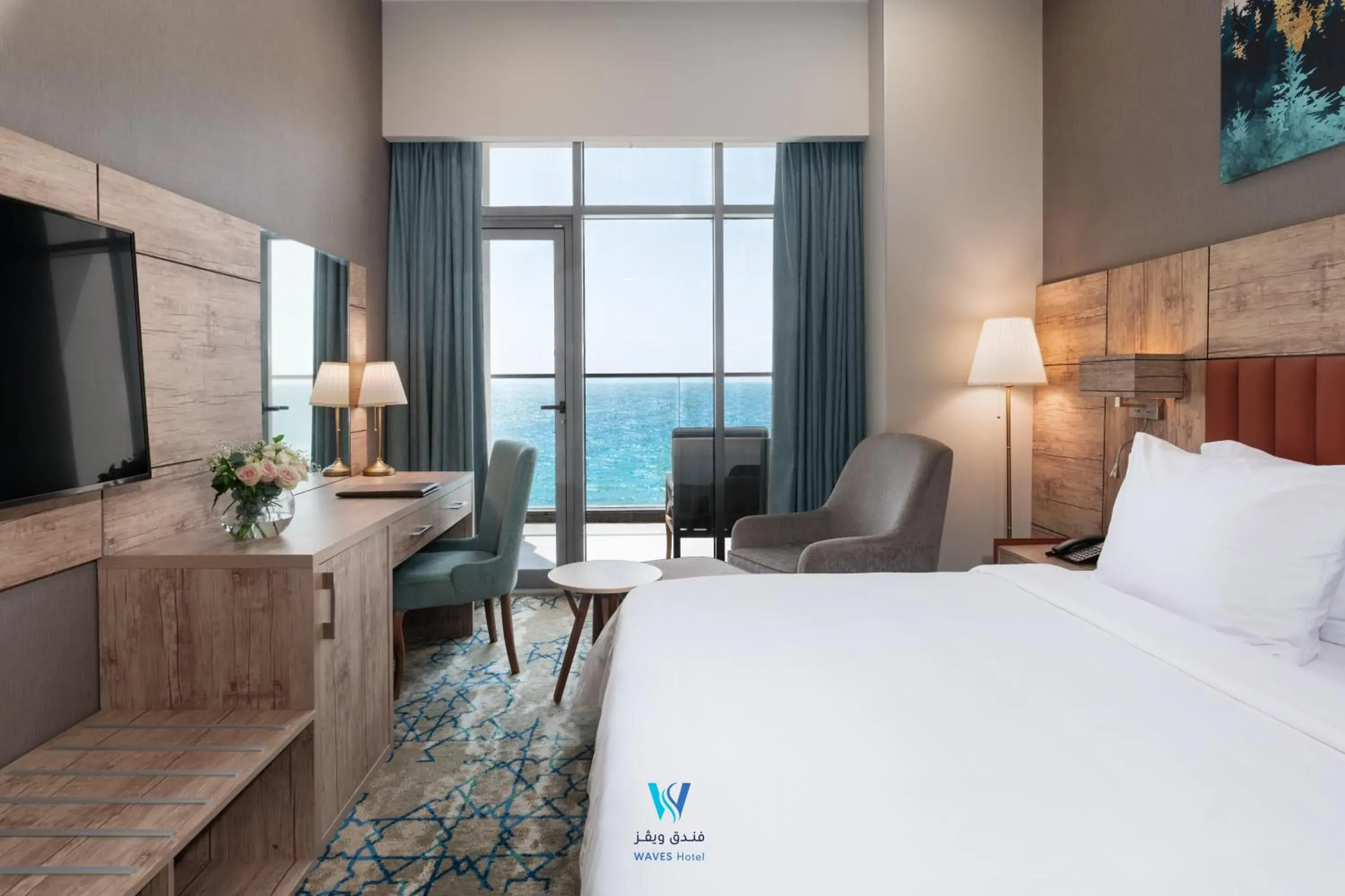 Superior King Room - single occupancy in Waves Hotel Superior King Room - single occupancy in Waves Hotel