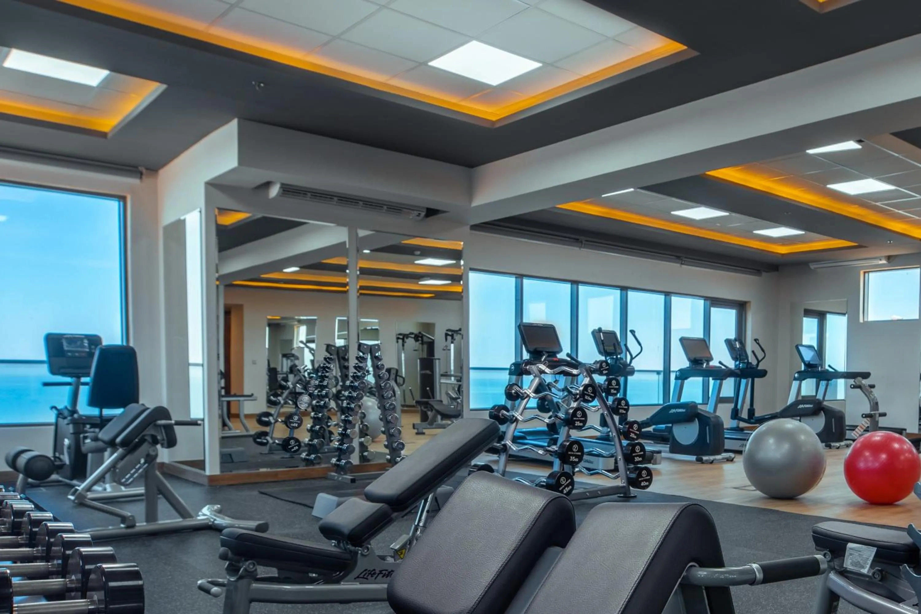 Fitness centre/facilities in Waves Hotel