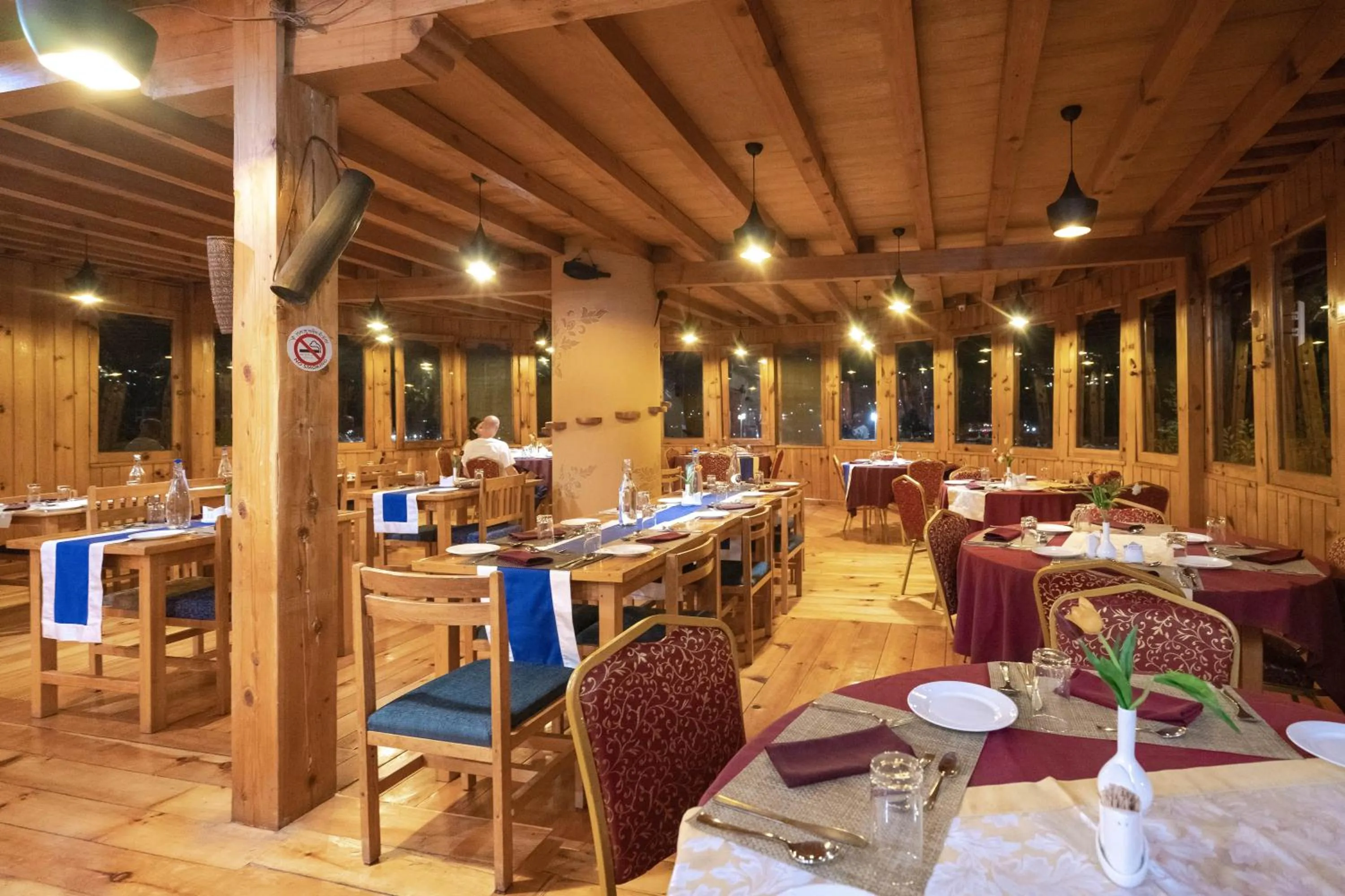 Restaurant/places to eat in Rema Resort