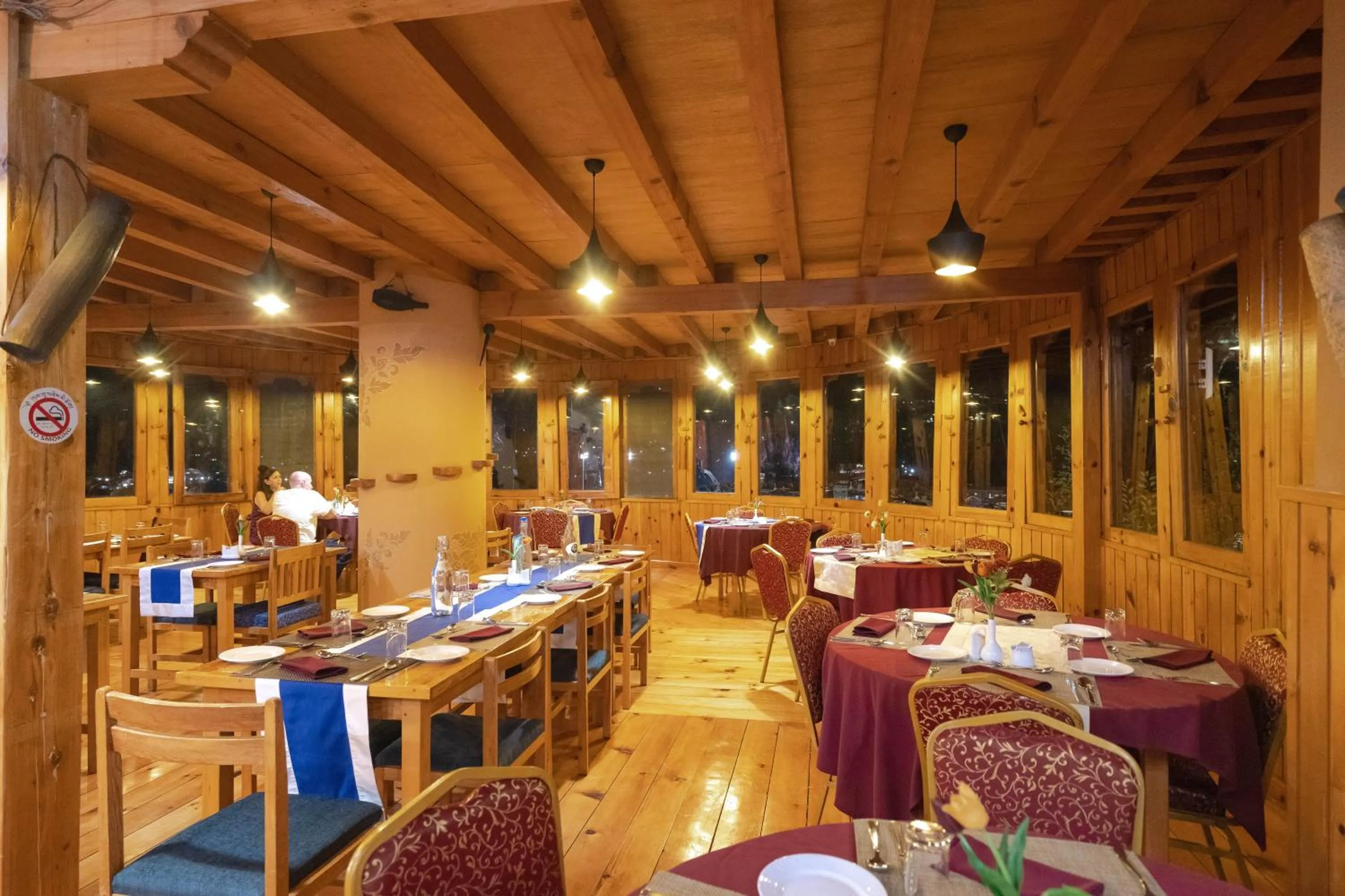 Restaurant/places to eat in Rema Resort