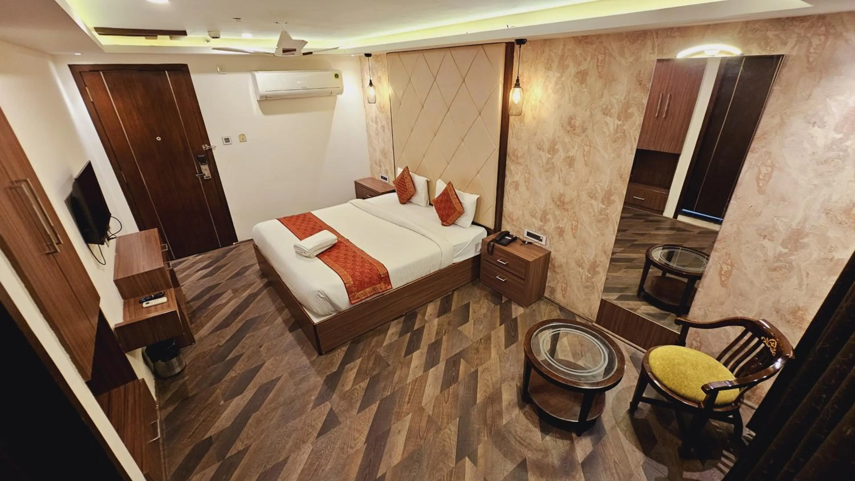 Photo of the whole room in THE TRIUMPH HOTEL