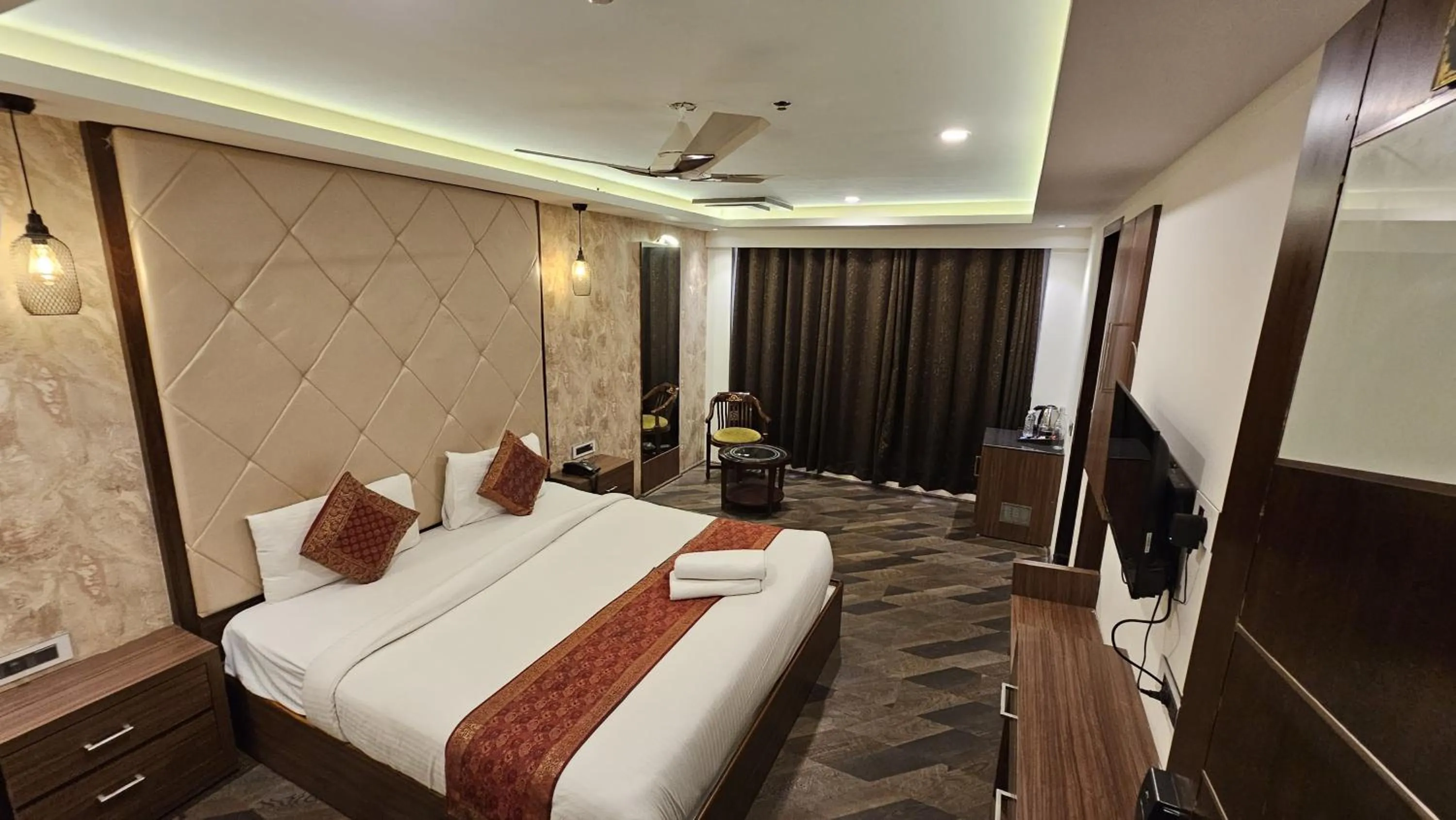 Photo of the whole room in THE TRIUMPH HOTEL