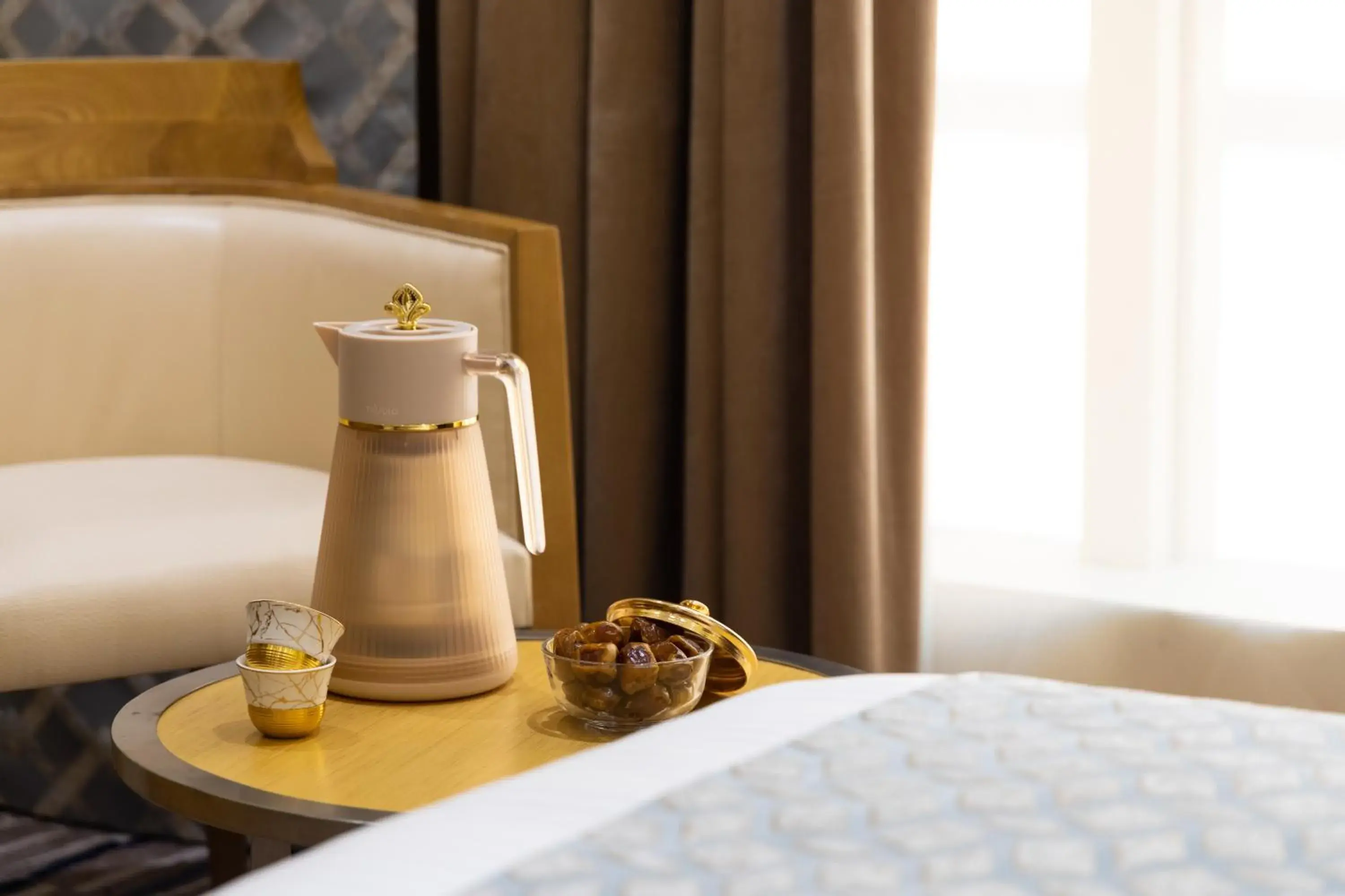 Food and drinks, Bed in Qasr Al Sahab Hotel Makkah Food and drinks, Bed in Qasr Al Sahab Hotel Makkah