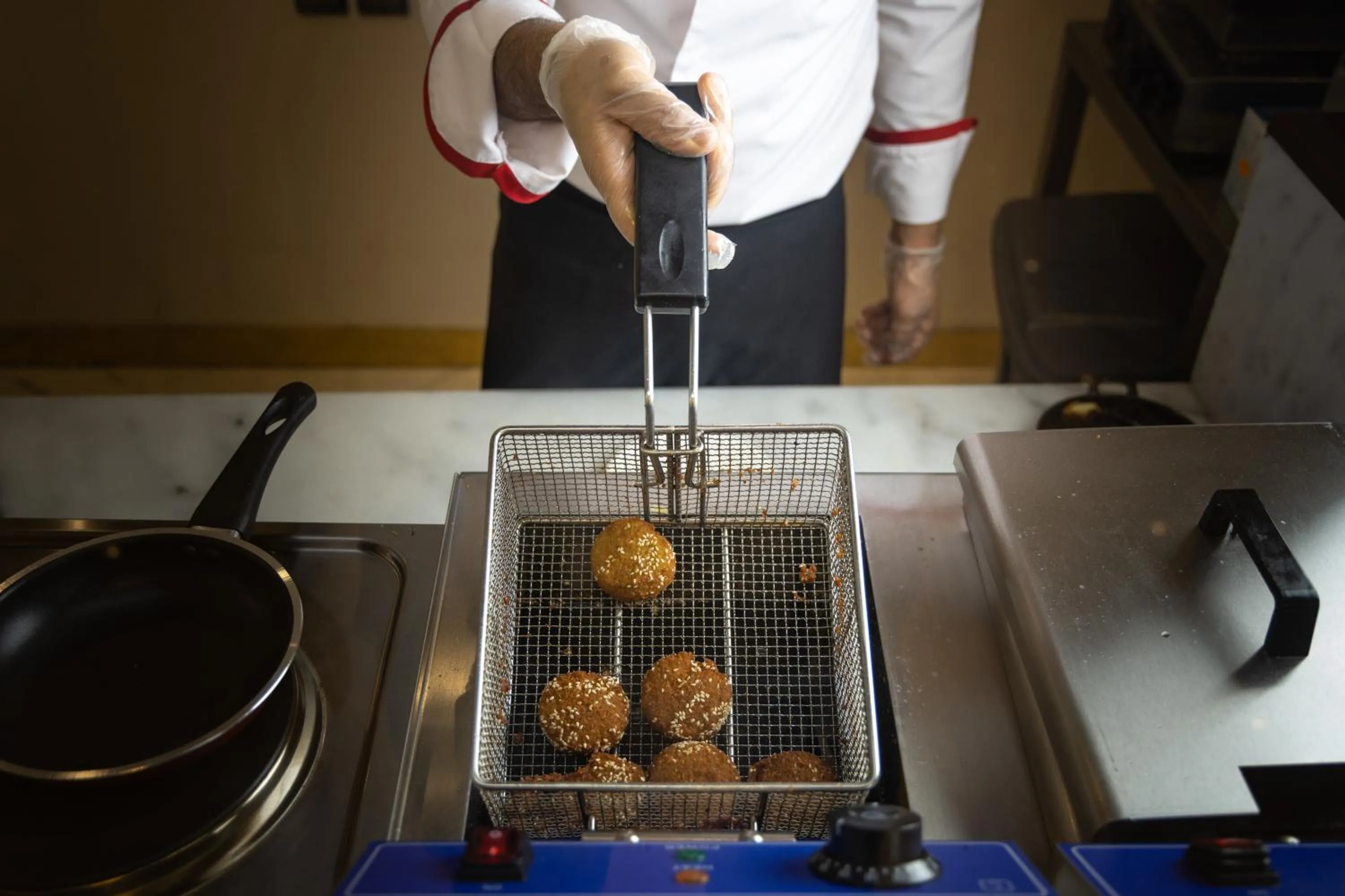 Kitchen or kitchenette in Qasr Al Sahab Hotel Makkah
