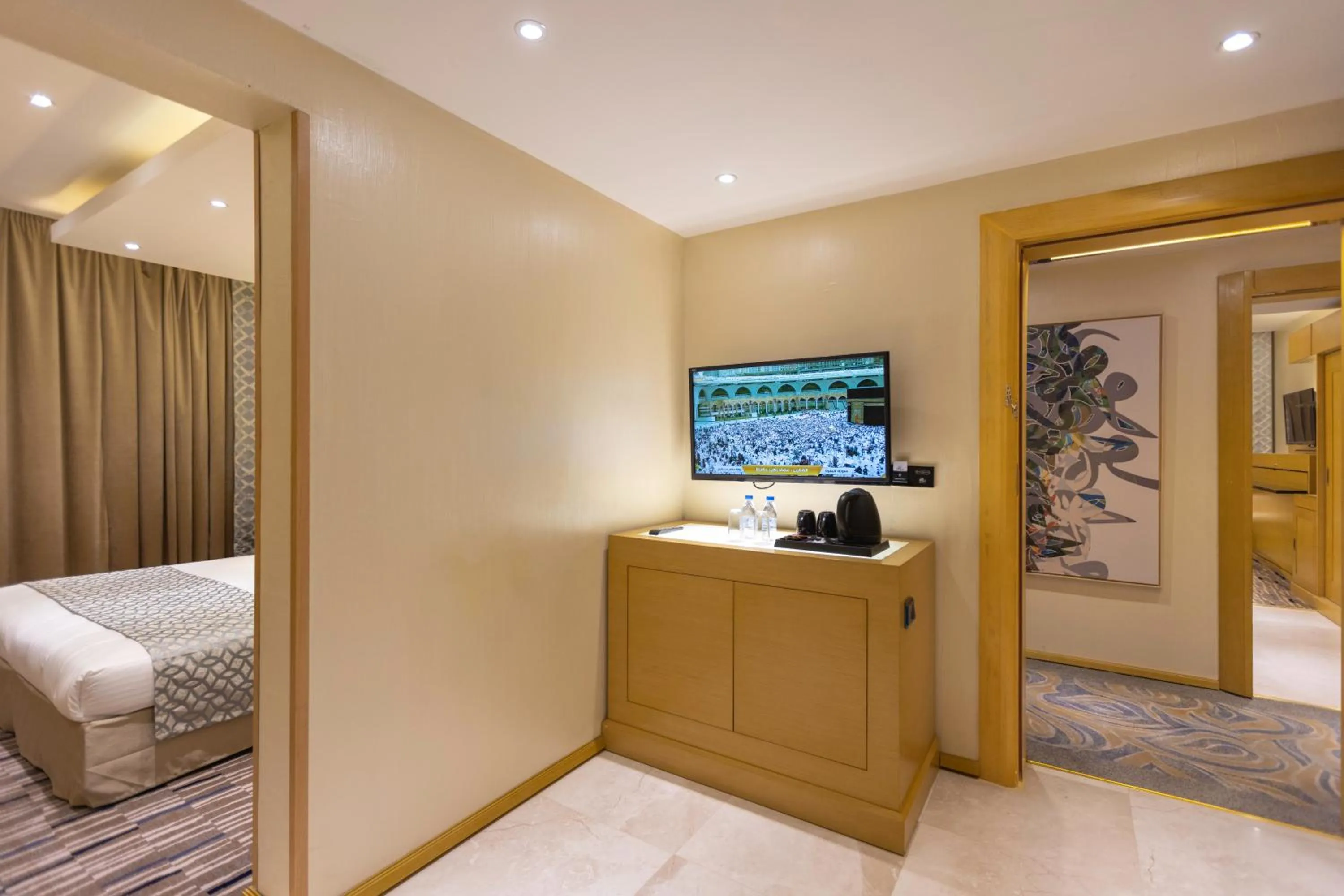 Bed in Qasr Al Sahab Hotel Makkah