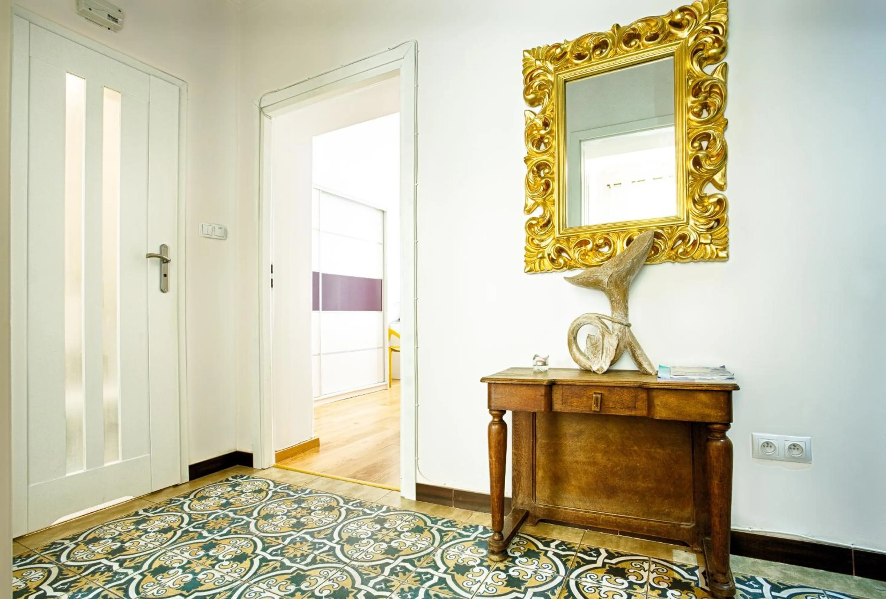 wardrobe in Old Town Kanonia Hostel & Apartments