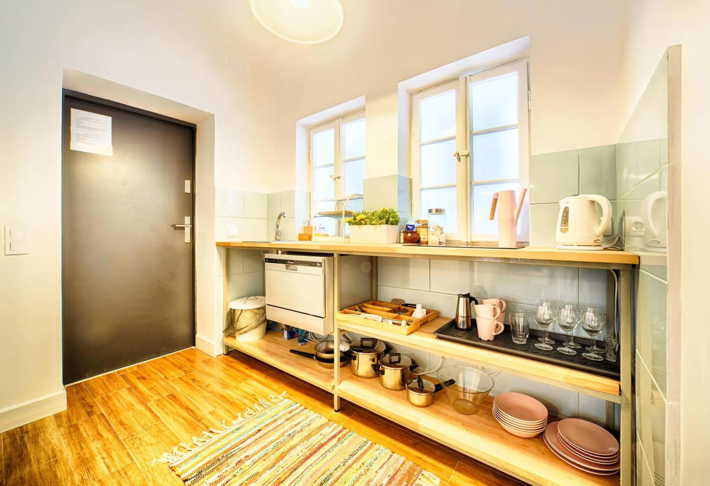 Kitchen or kitchenette in Old Town Kanonia Hostel & Apartments