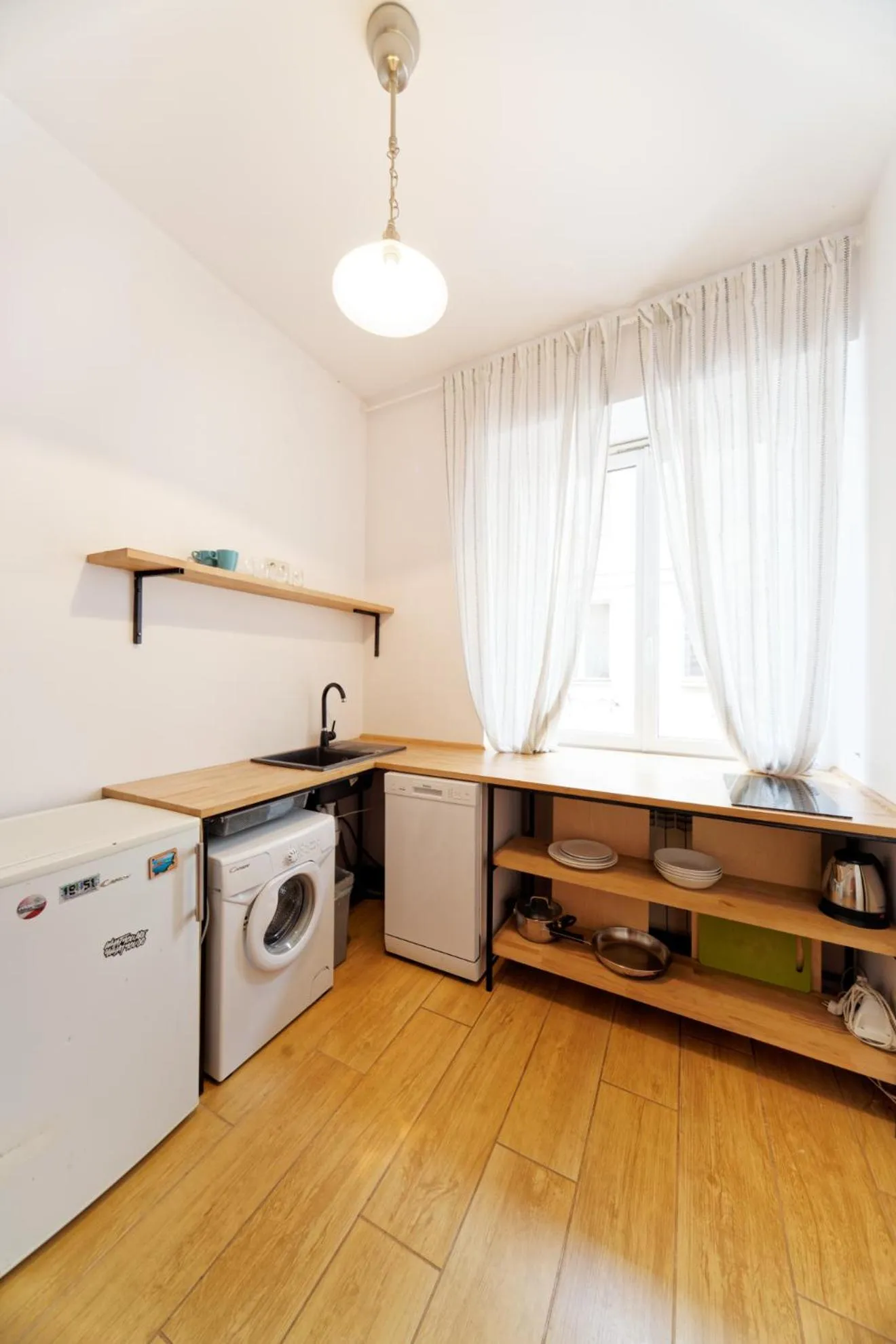 Kitchen or kitchenette in Old Town Kanonia Hostel & Apartments