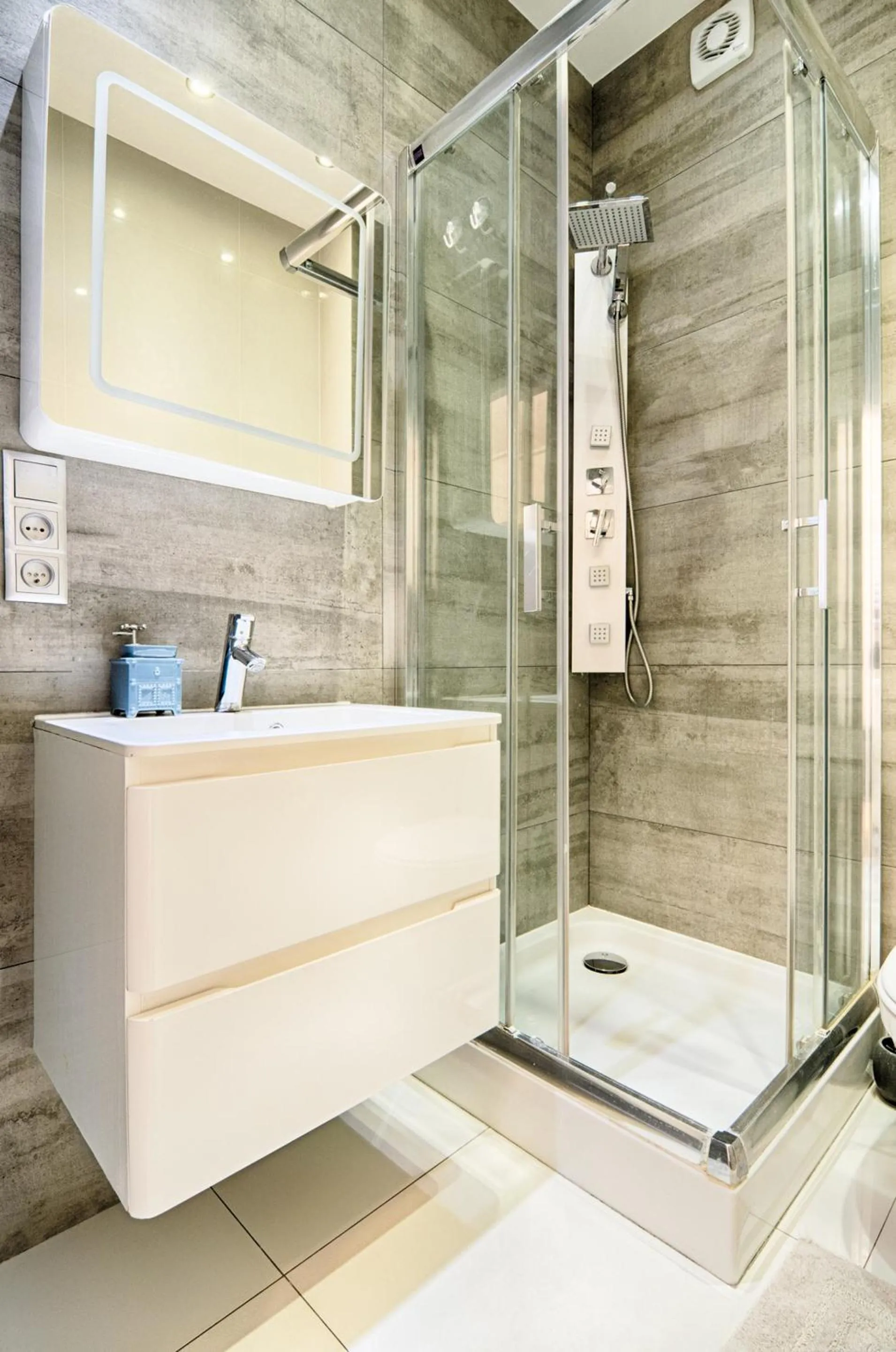 Bathroom in Old Town Kanonia Hostel & Apartments