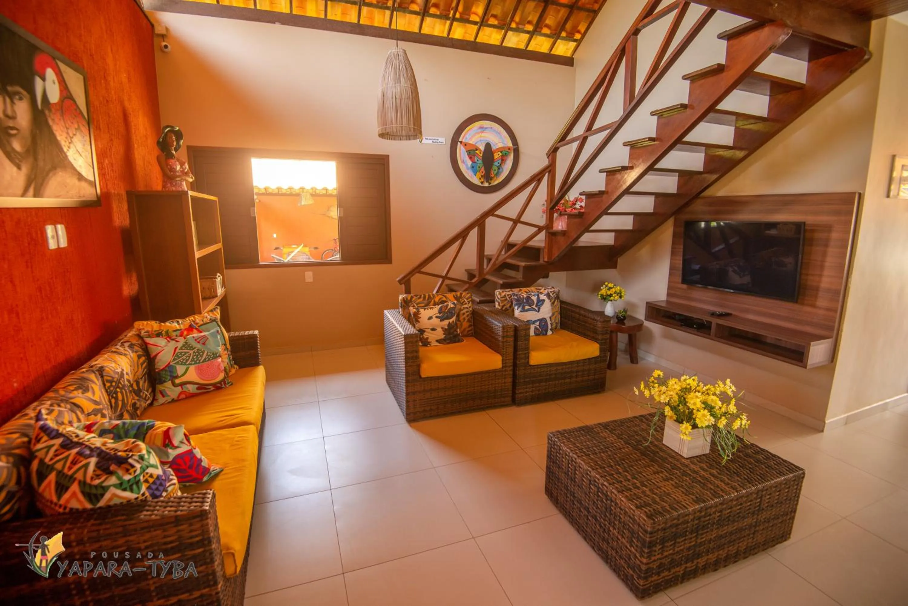 Communal lounge/ TV room in Pousada Yapara-Tyba