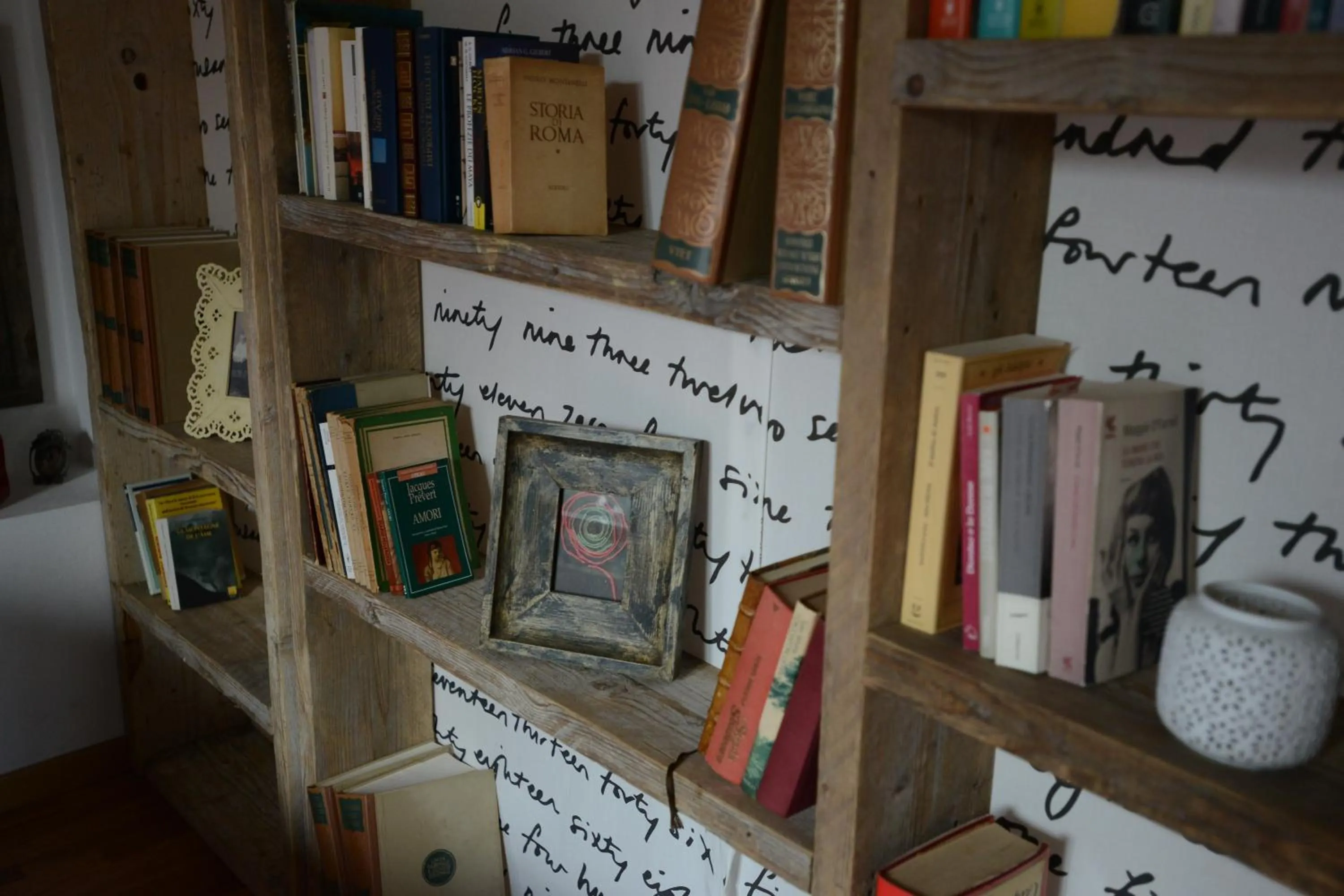 Decorative detail in Il Pettirosso B&B