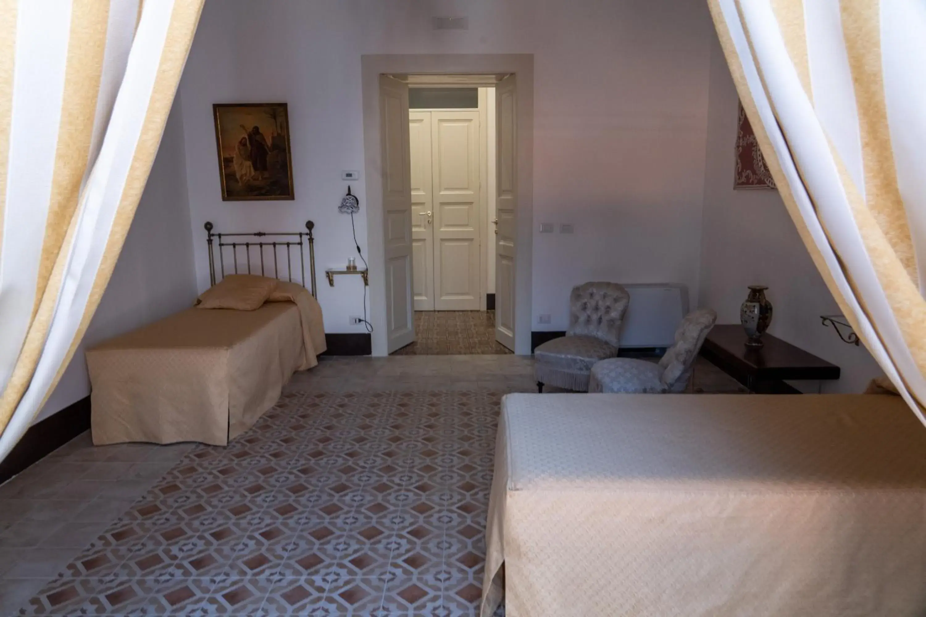 Twin Room with Private External Bathroom in Palazzo Restifa Twin Room with Private External Bathroom in Palazzo Restifa