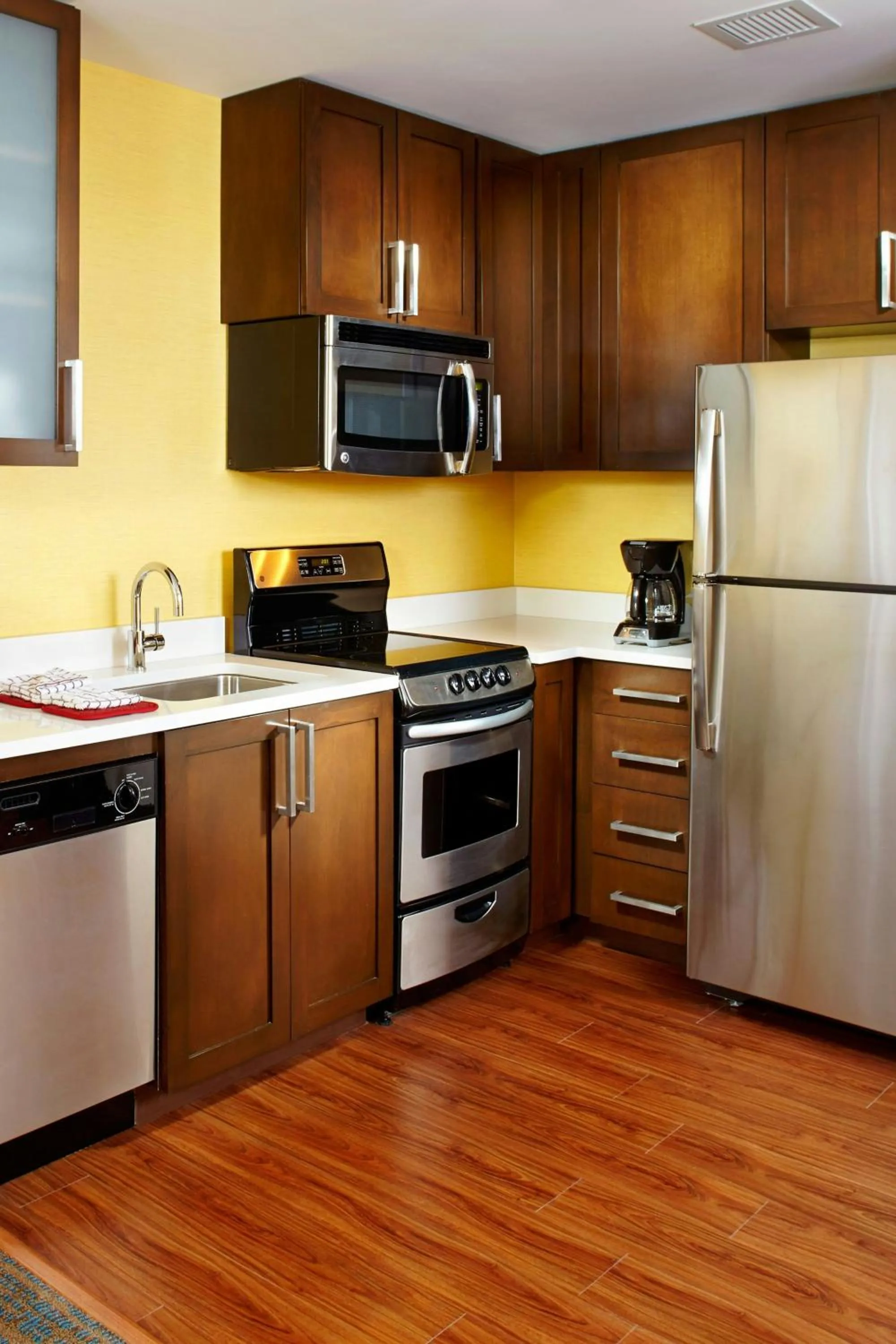 Kitchen or kitchenette in Residence Inn by Marriott Secaucus Meadowlands