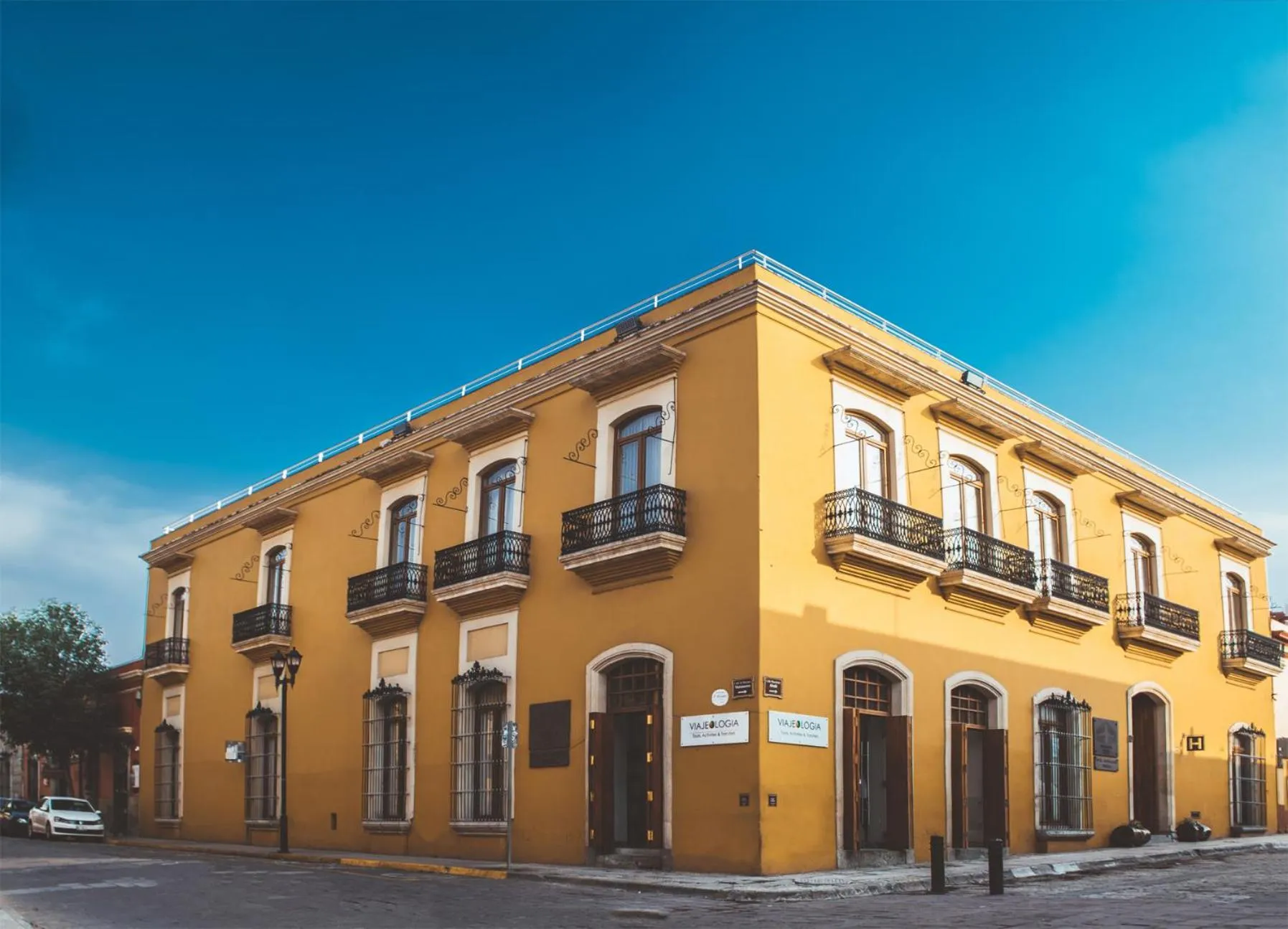 Facade/entrance in Hotel Parador de Alcalá