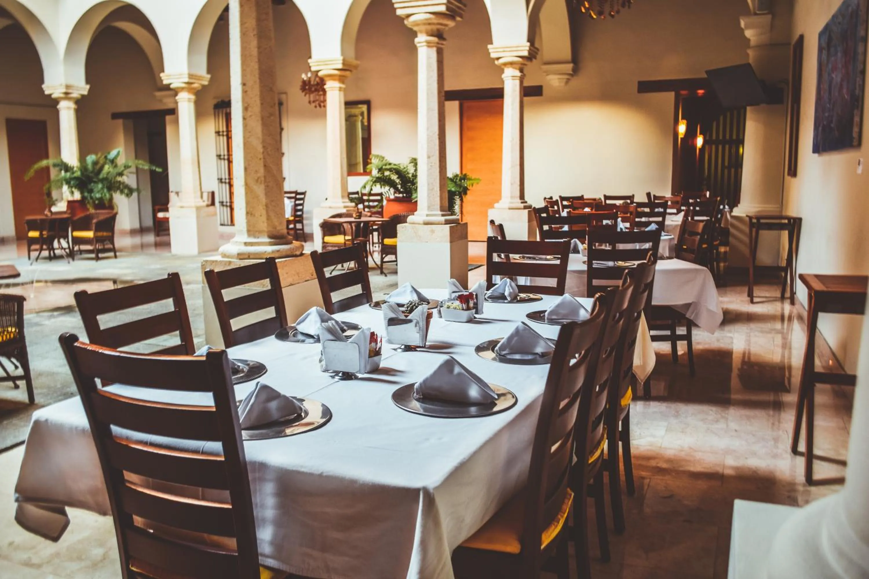 Restaurant/places to eat in Hotel Parador de Alcalá