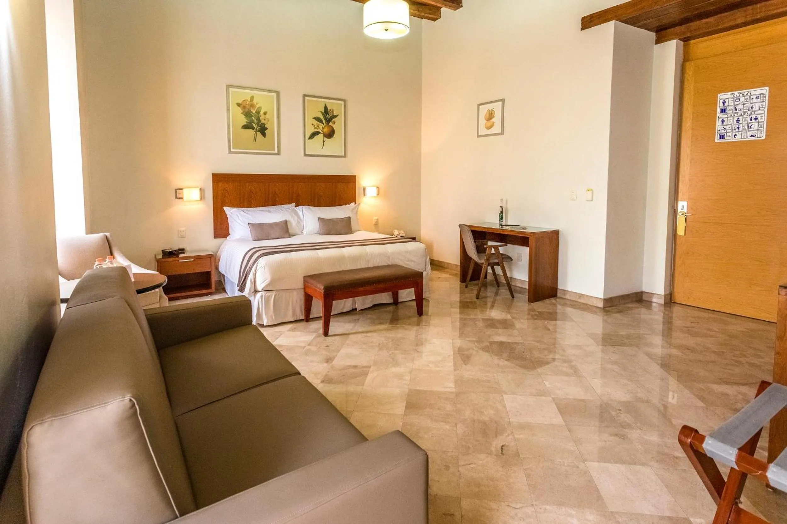 Photo of the whole room, Bed in Hotel Parador de Alcalá