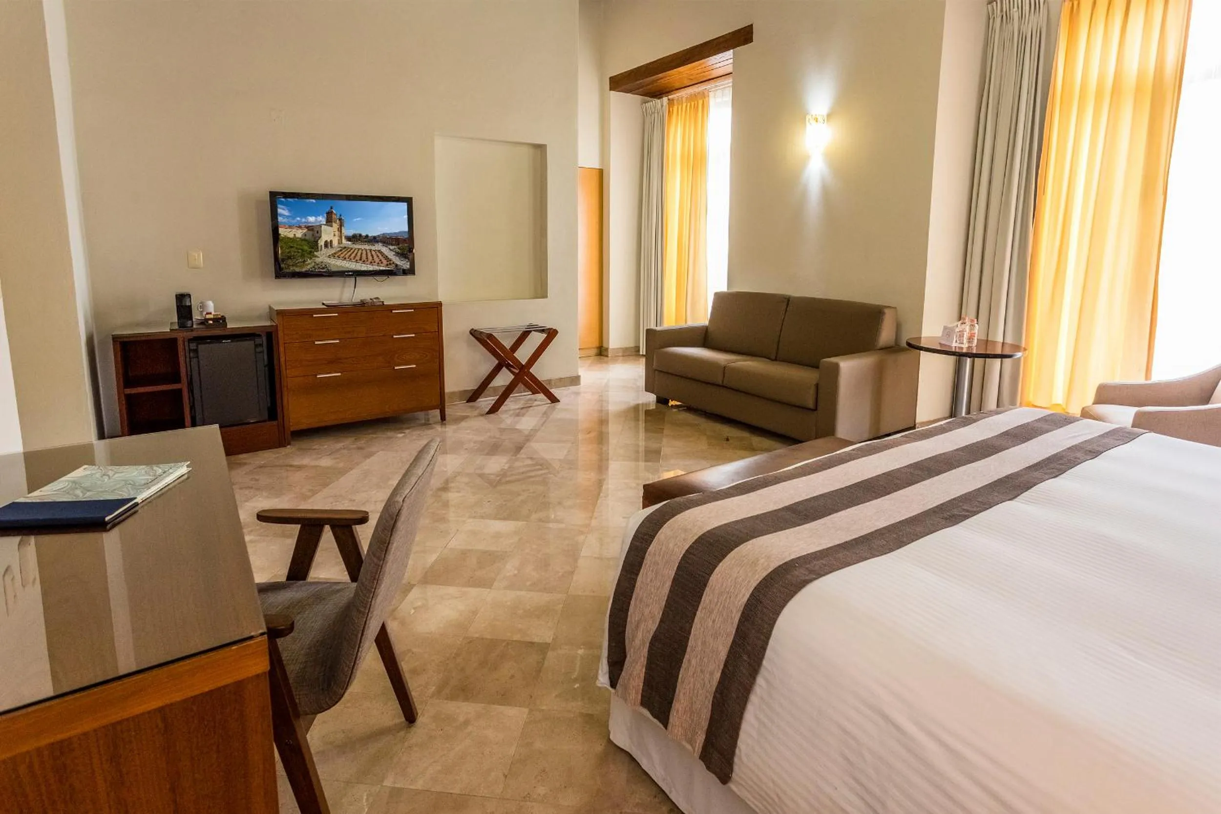 Photo of the whole room, Bed in Hotel Parador de Alcalá