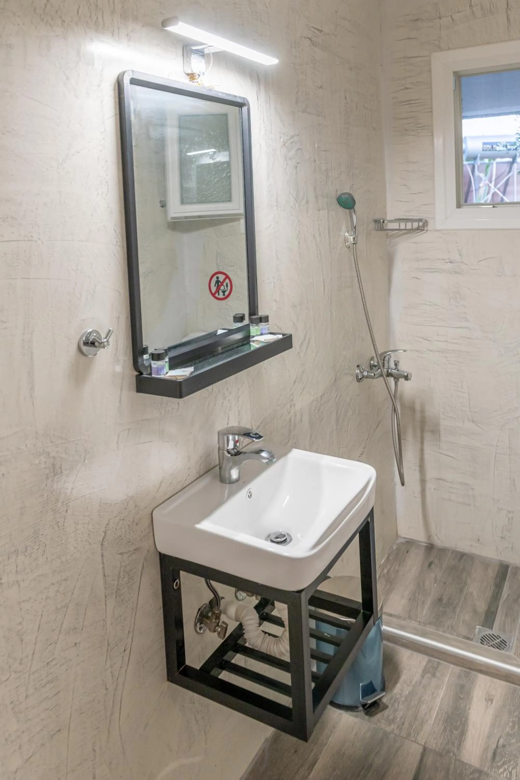 Shower in Medusa Rooms