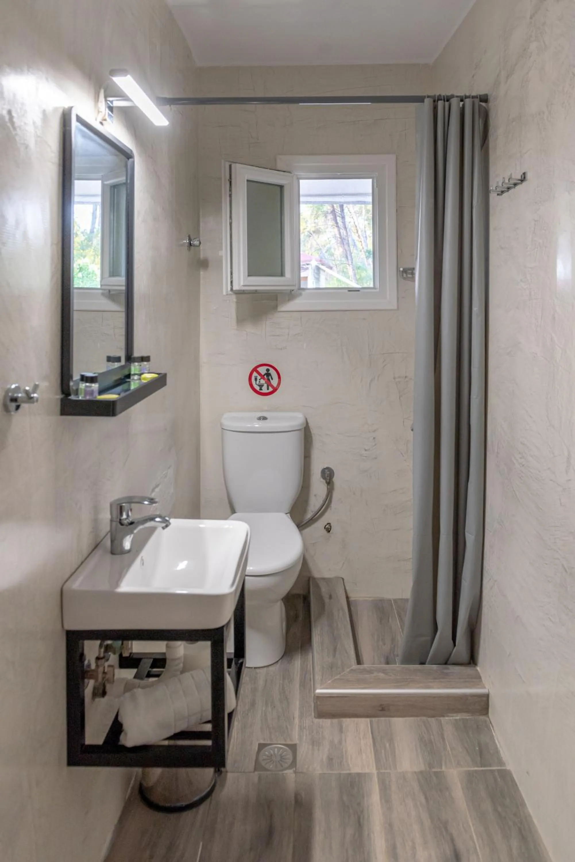 Shower in Medusa Rooms