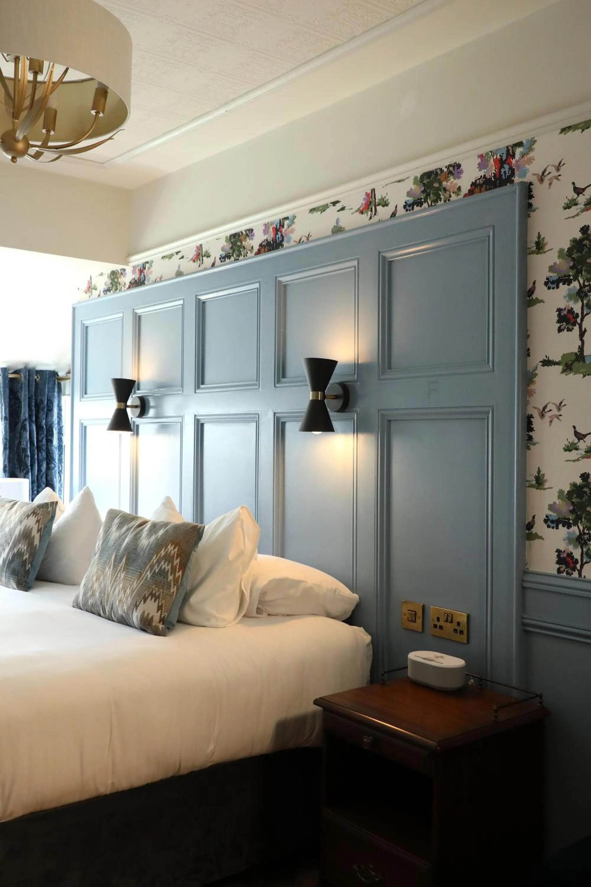 Bedroom, Bed in The Dundrum Inn B&B
