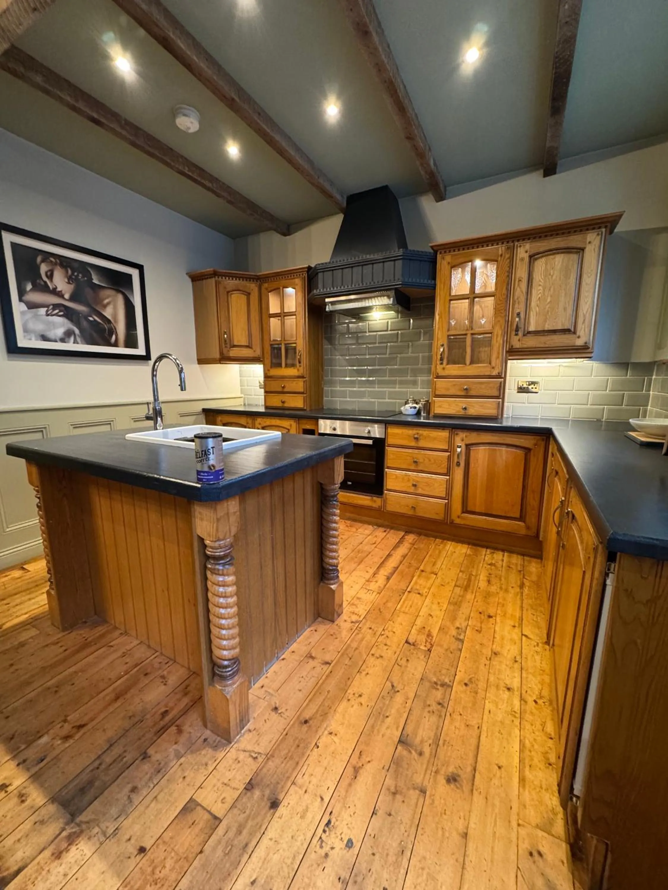 Kitchen or kitchenette in The Dundrum Inn B&B