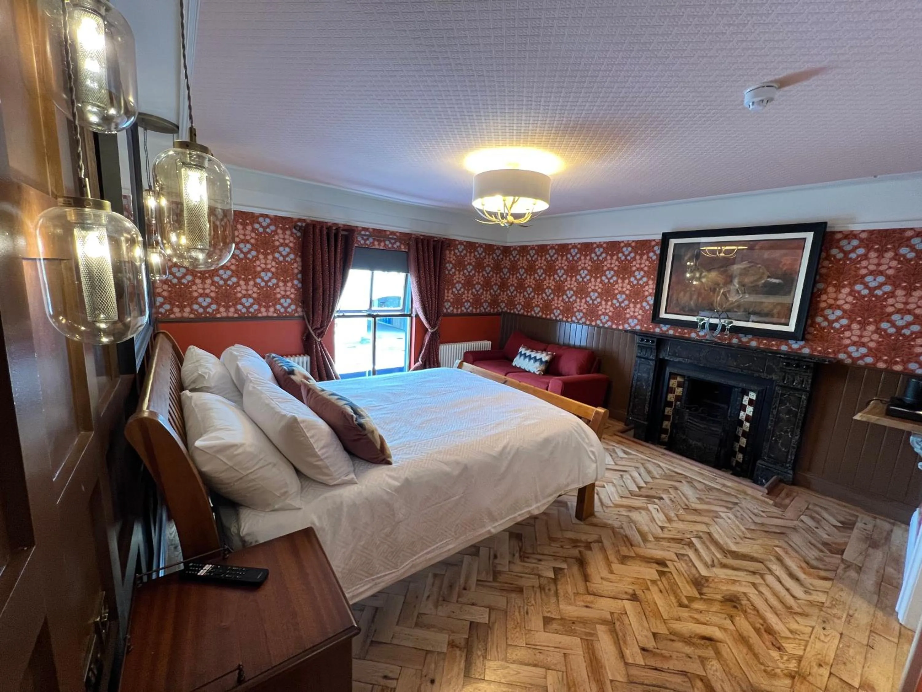 Bedroom, Bed in The Dundrum Inn B&B