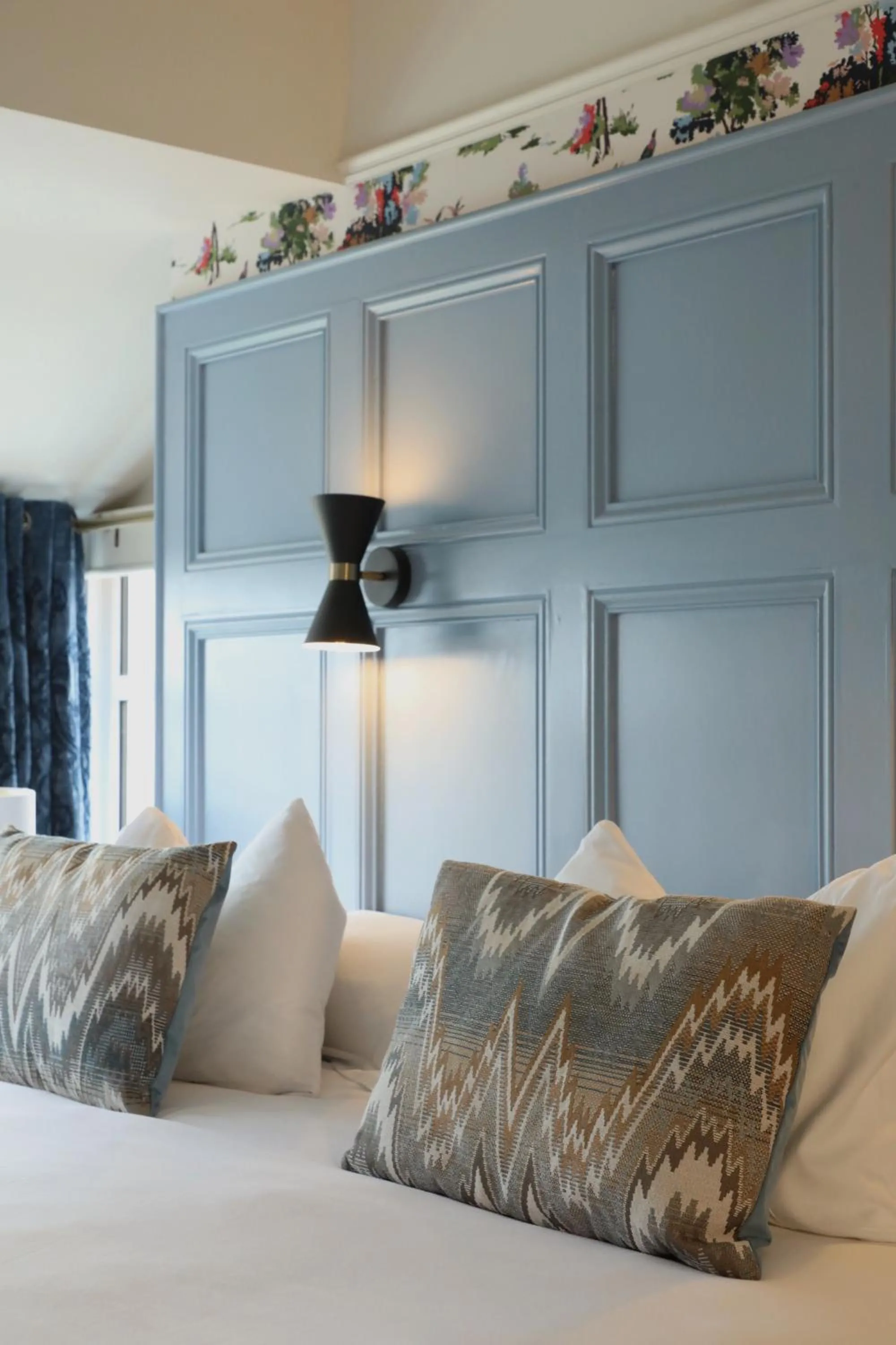 Bedroom, Bed in The Dundrum Inn B&B