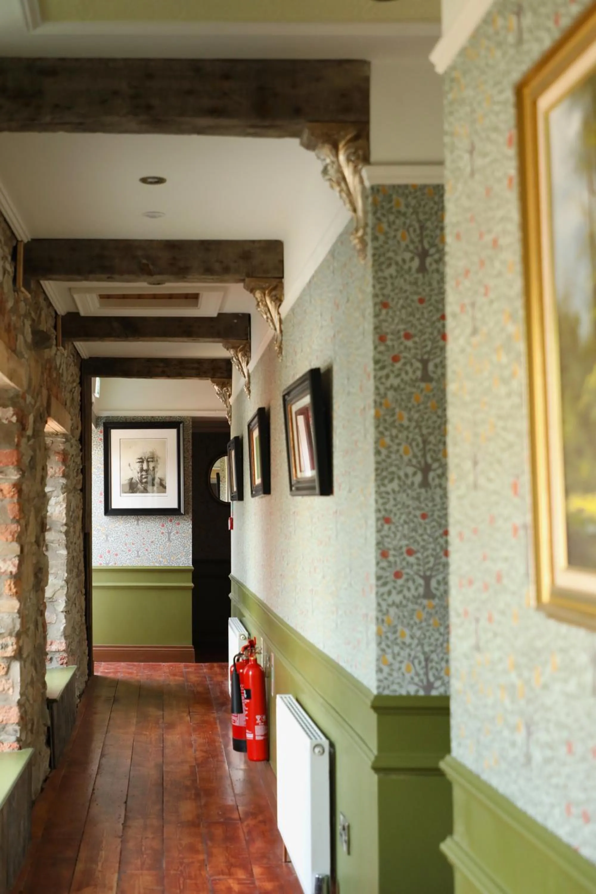 Kitchen or kitchenette in The Dundrum Inn B&B