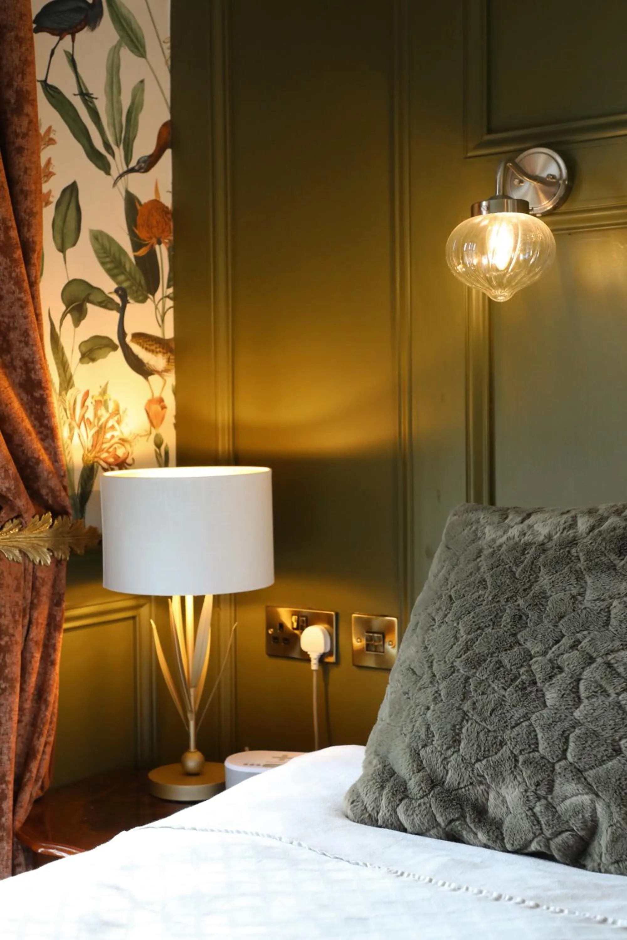 Bedroom, Bed in The Dundrum Inn B&B
