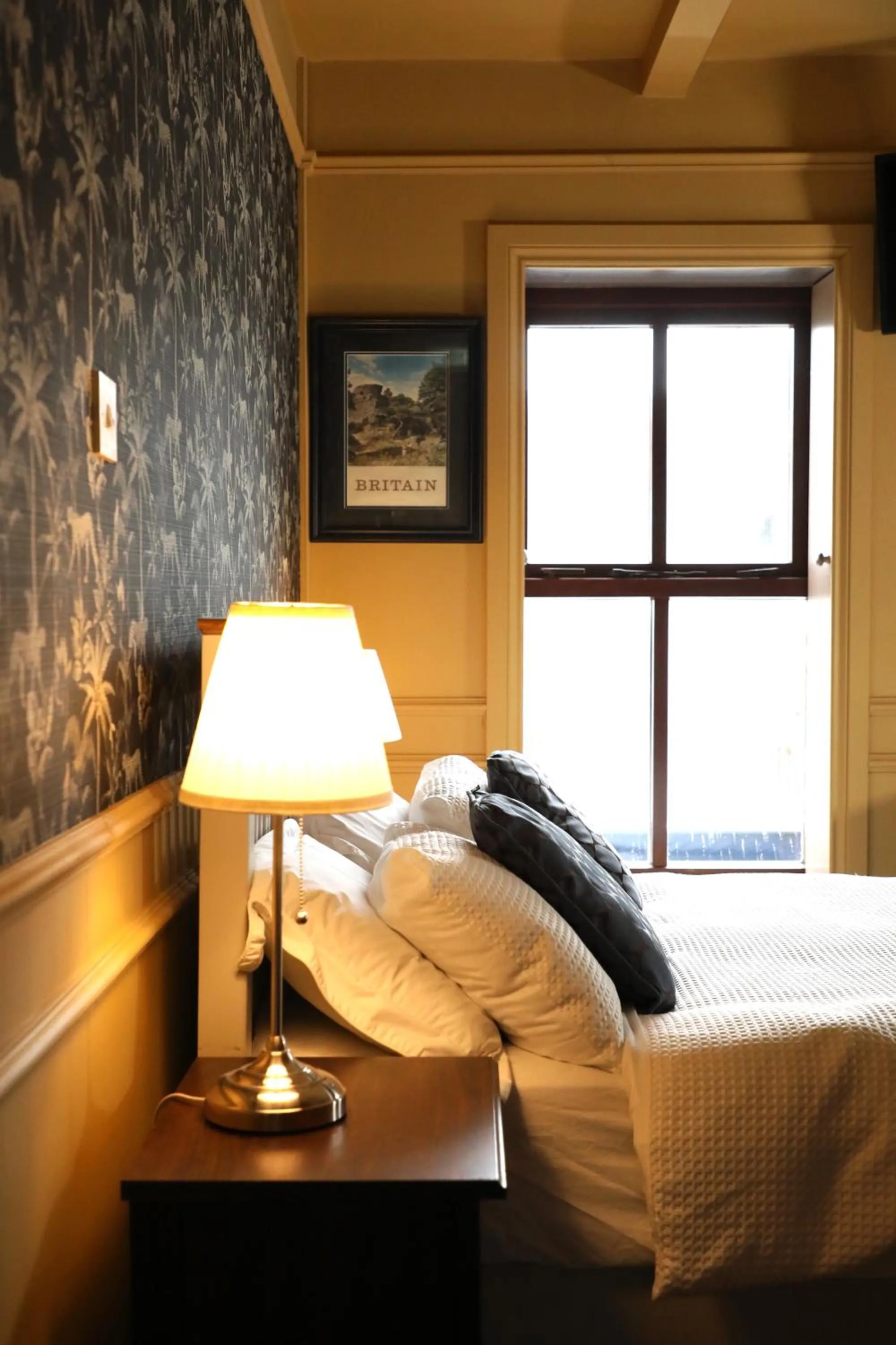 Bedroom, Bed in The Dundrum Inn B&B