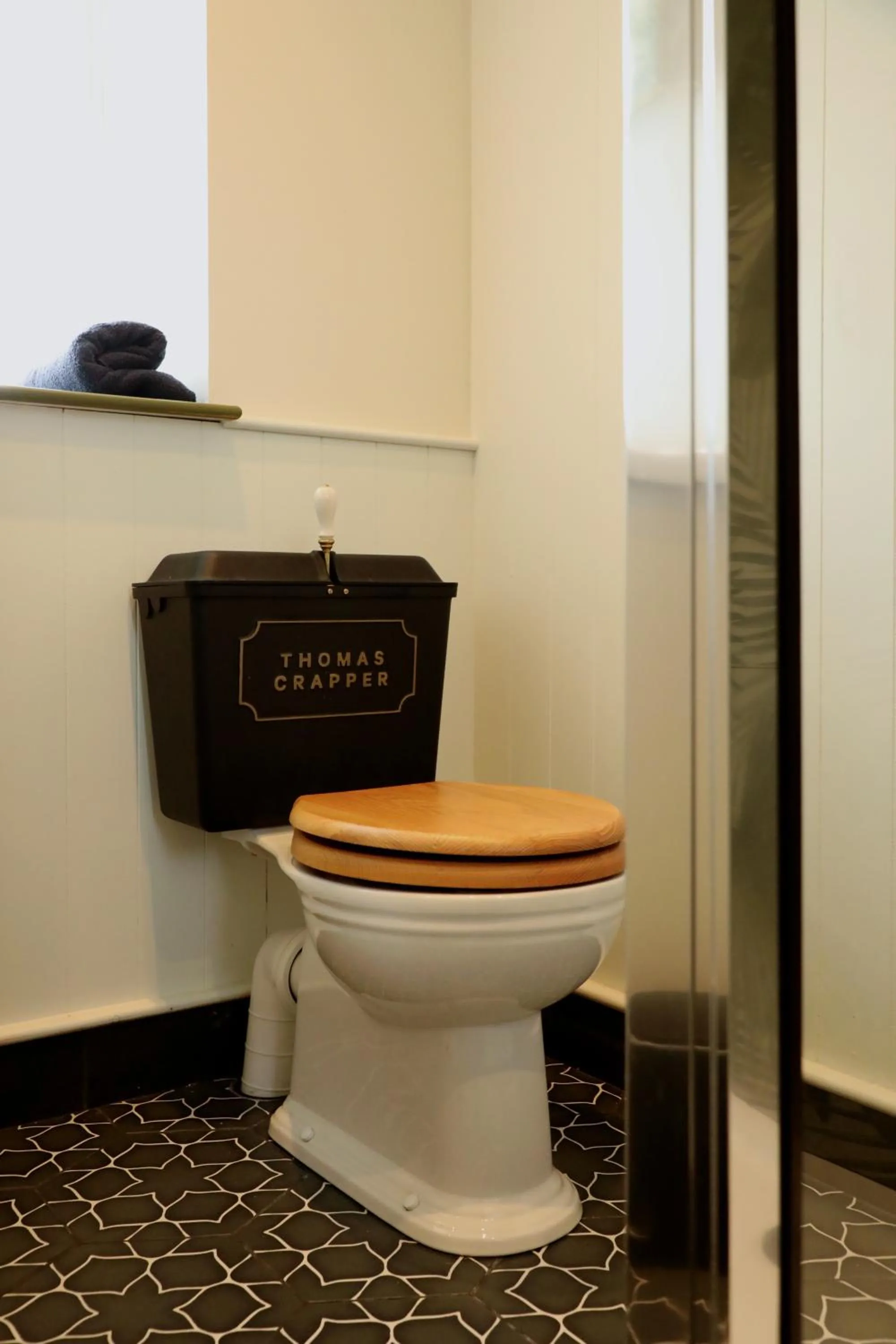 Toilet in The Dundrum Inn B&B